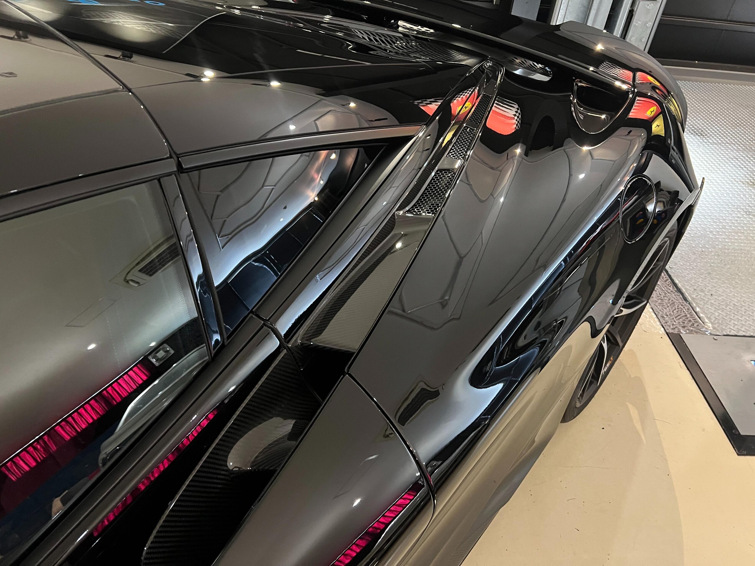 2021 McLaren 765LT — Photo 22 / 32