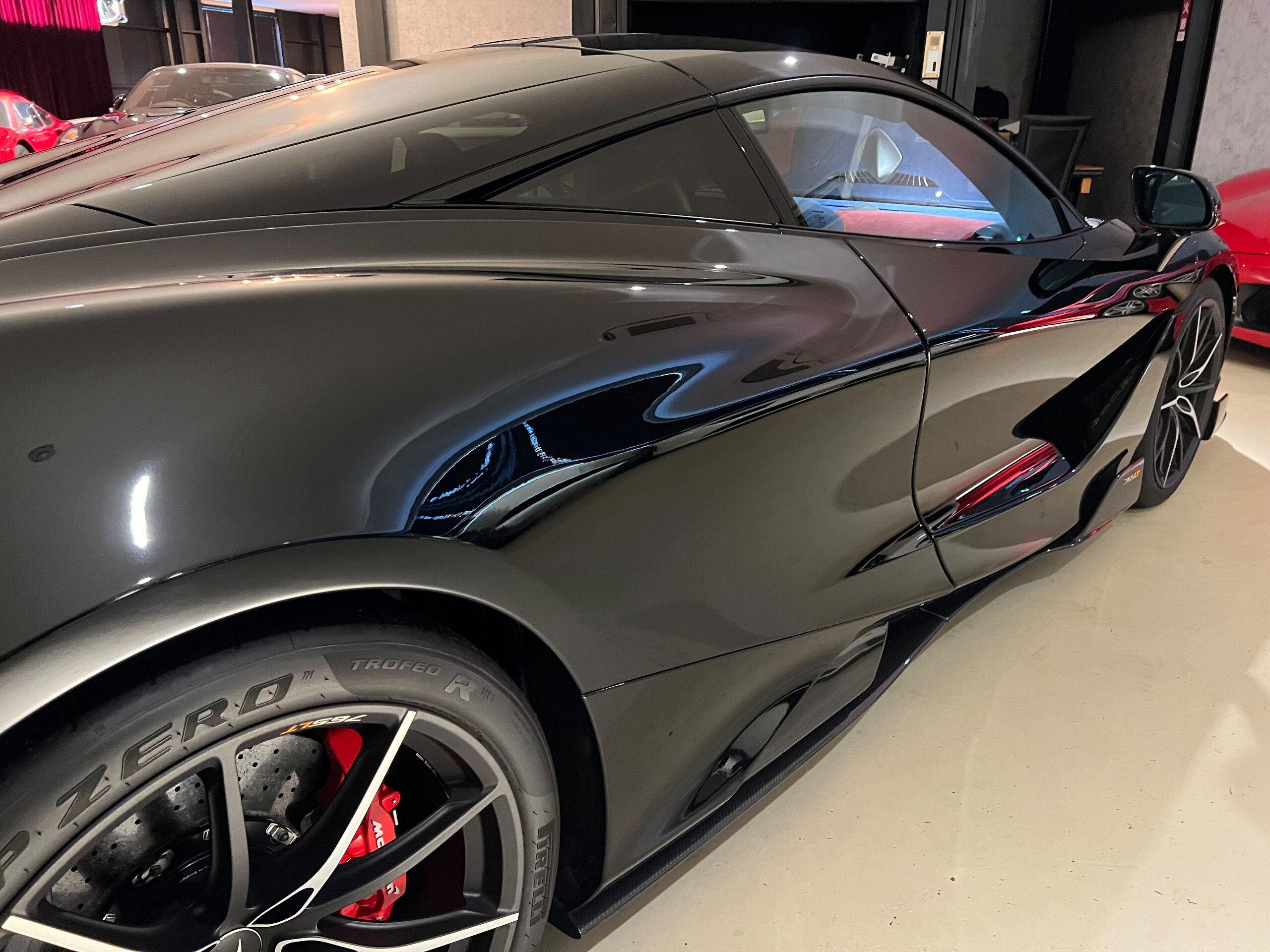 2021 McLaren 765LT — Photo 23 / 32