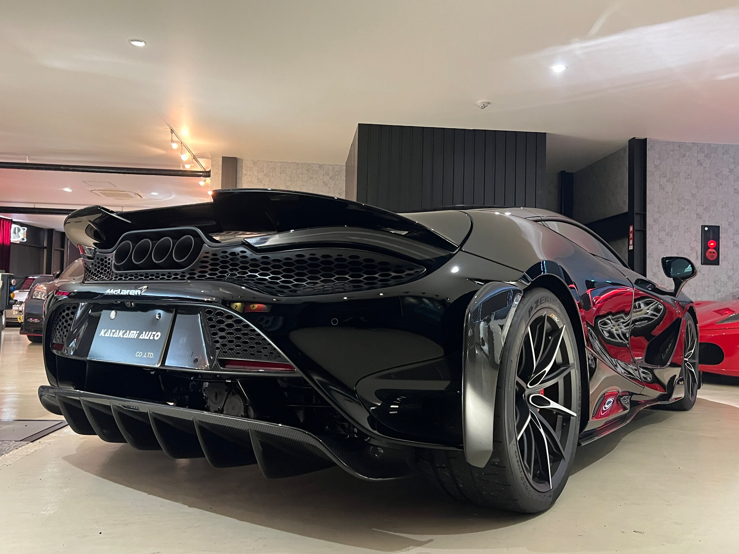 2021 McLaren 765LT — Photo 26 / 32
