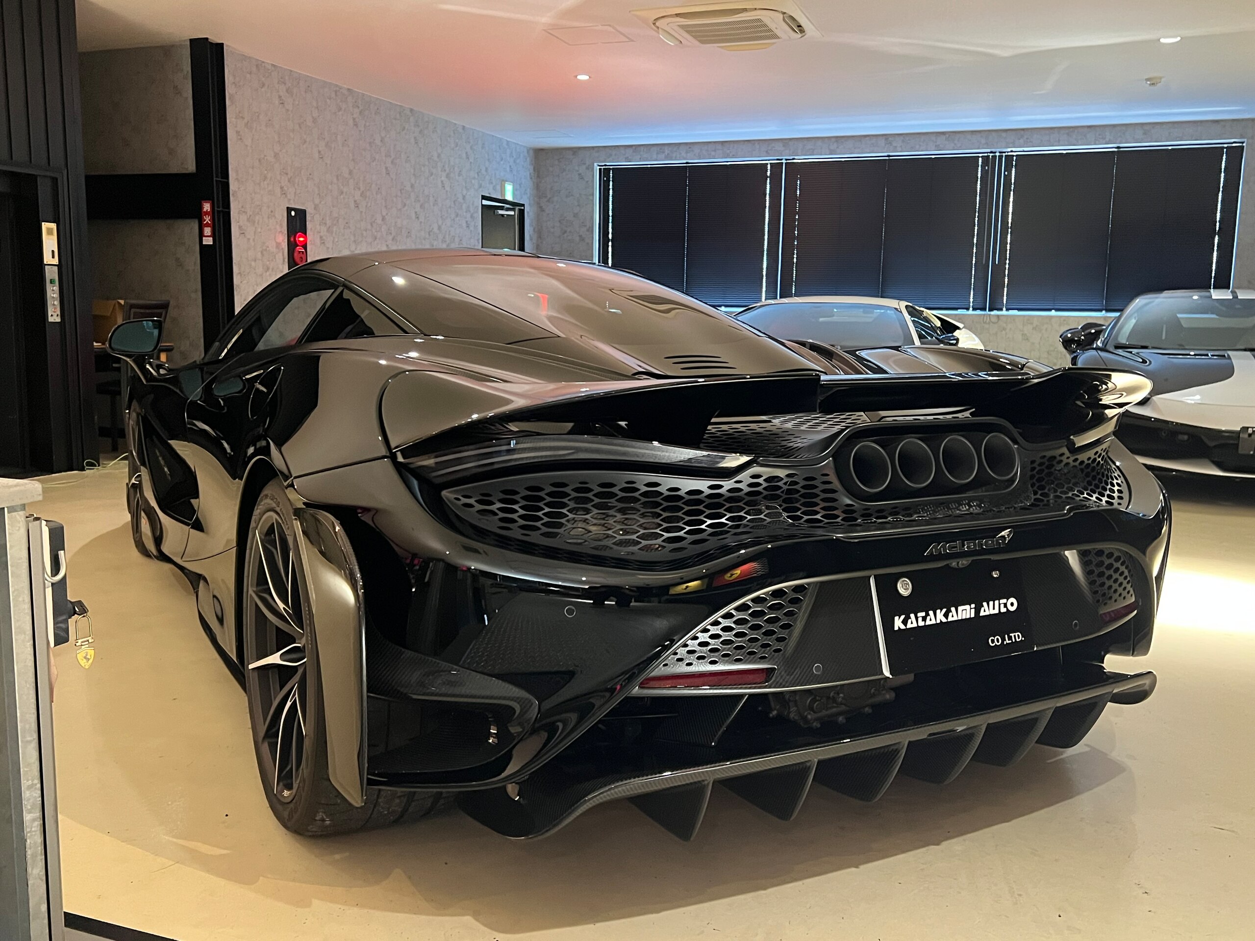 2021 McLaren 765LT — Photo 27 / 32
