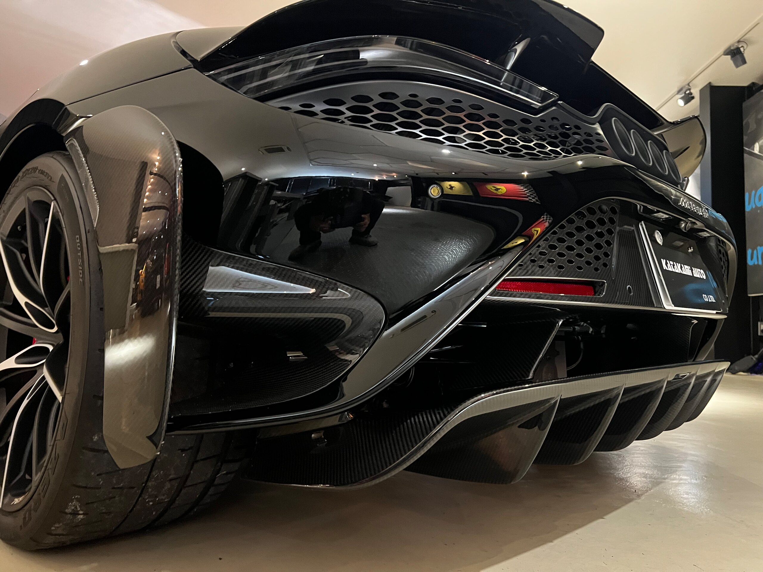 2021 McLaren 765LT — Photo 28 / 32