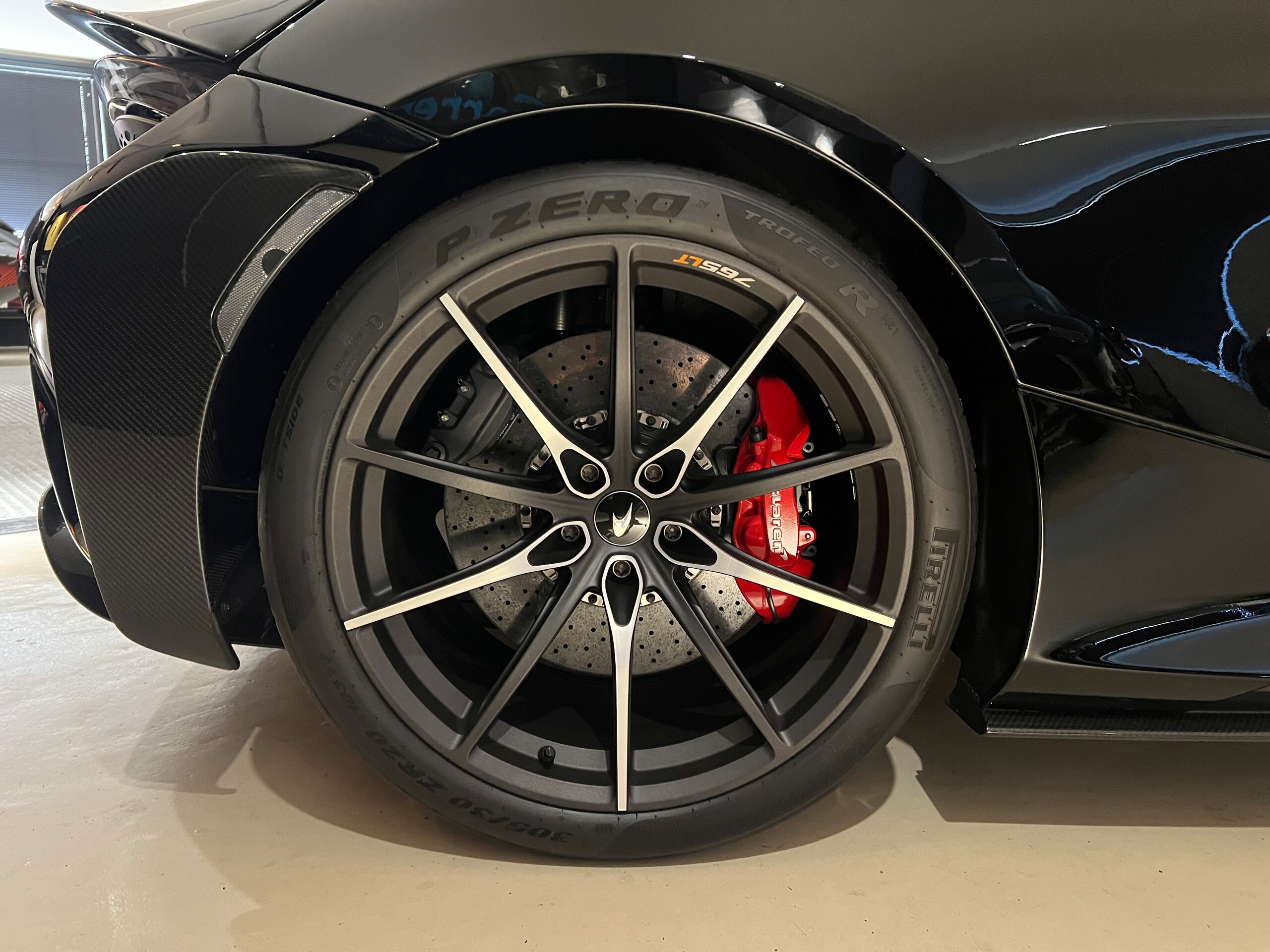 2021 McLaren 765LT — Photo 31 / 32
