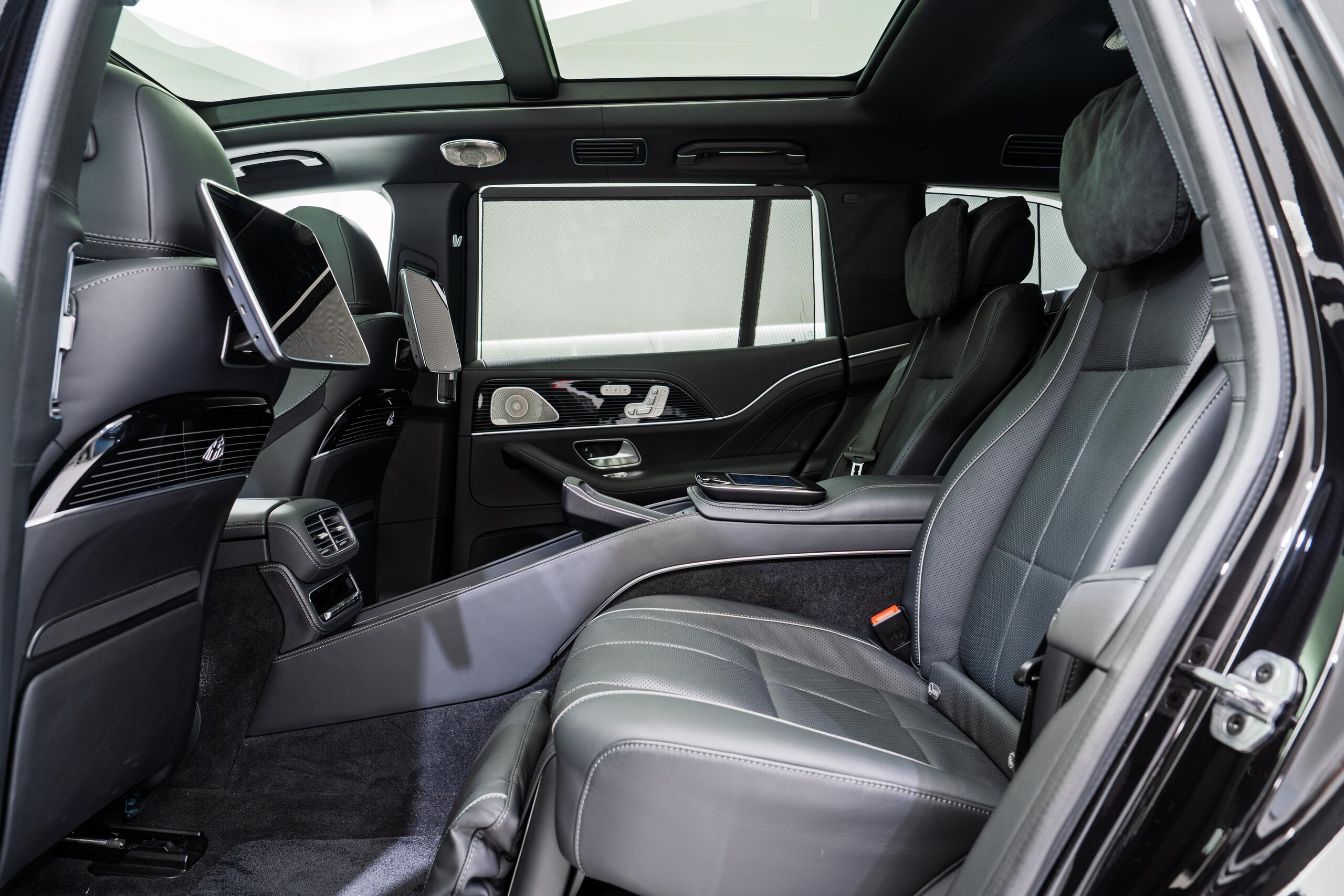 2021 Mercedes Benz Maybach GLS 600 4Matic — Photo 9 / 29