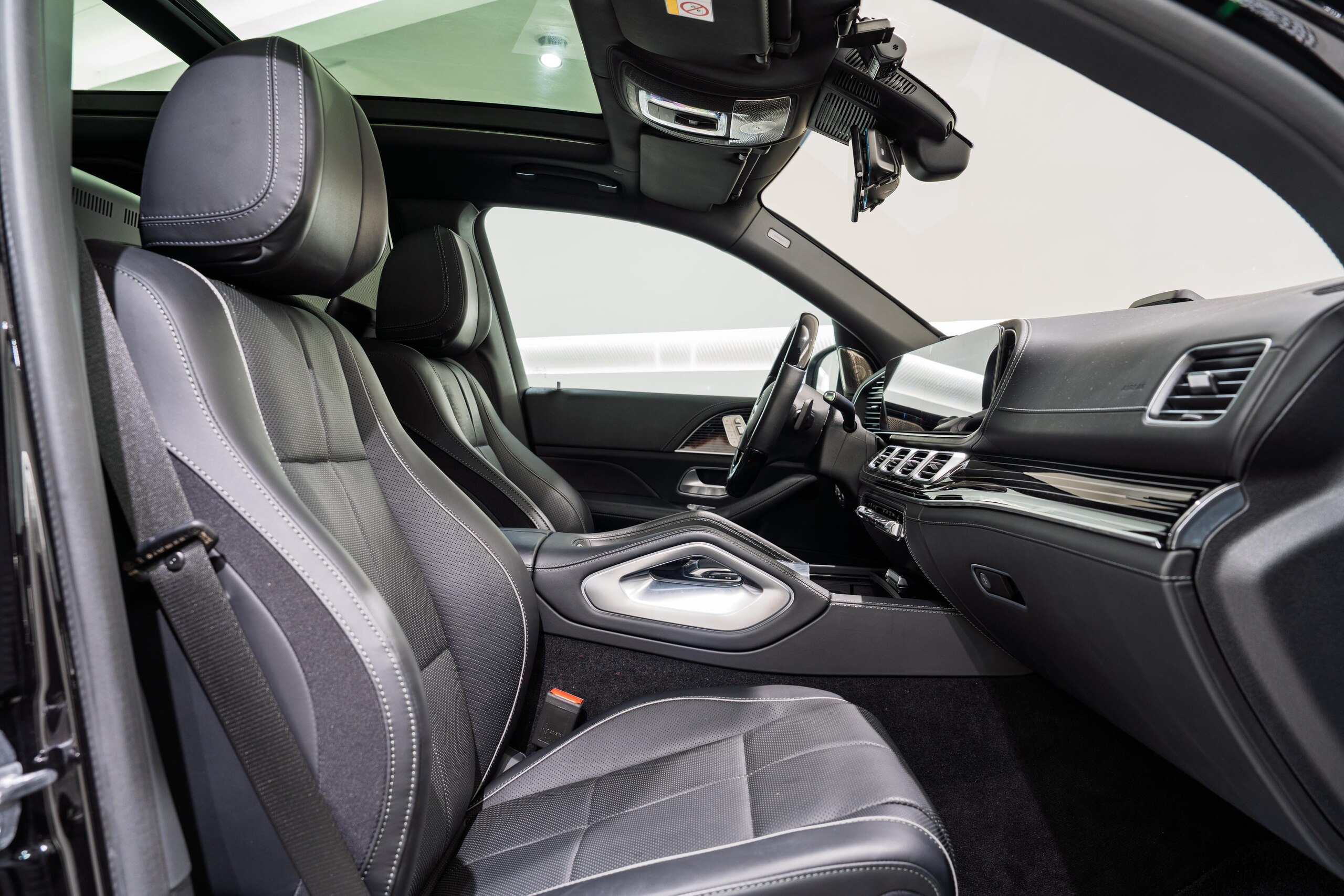 2021 Mercedes Benz Maybach GLS 600 4Matic — Photo 11 / 29