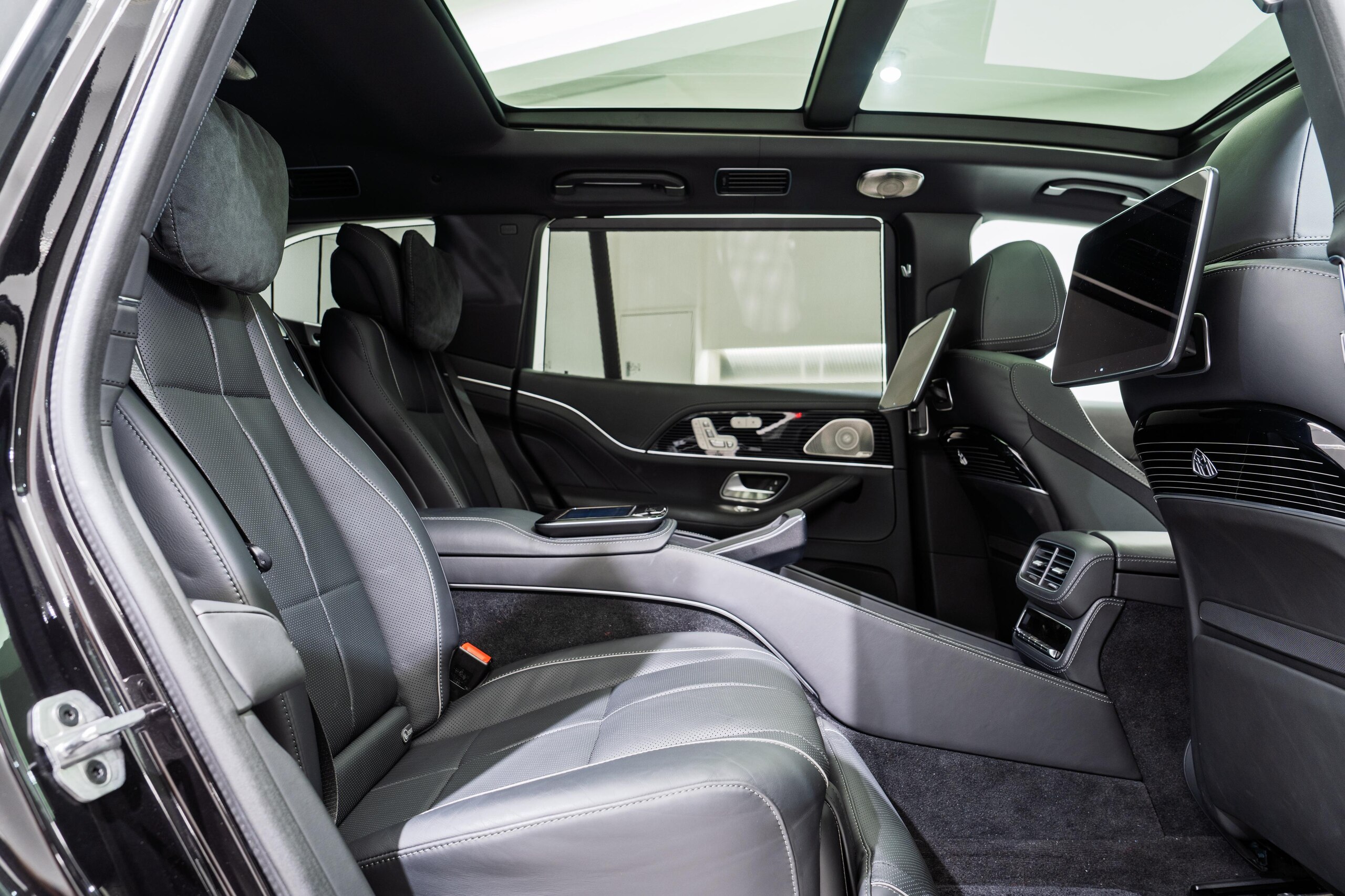 2021 Mercedes Benz Maybach GLS 600 4Matic — Photo 12 / 29