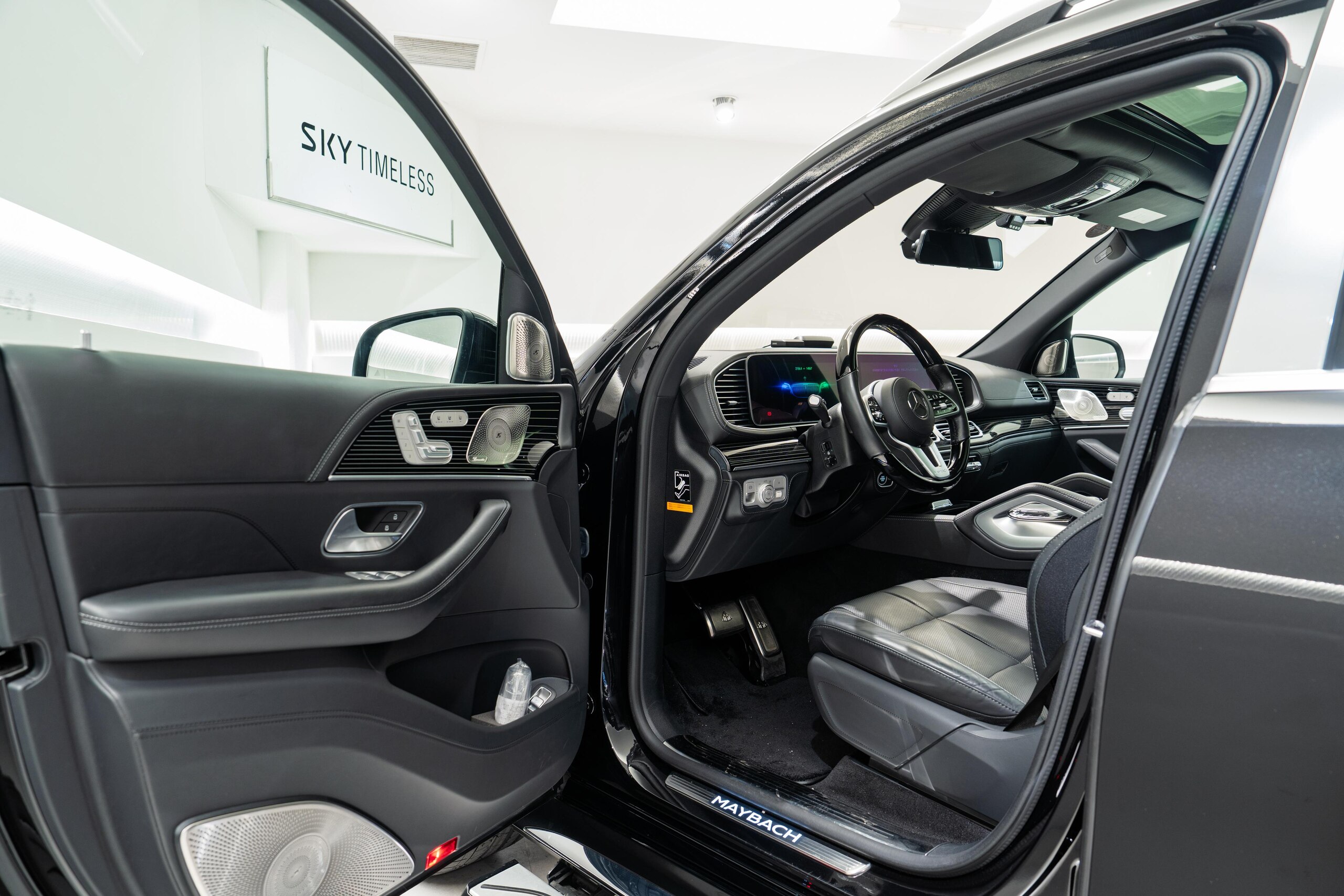 2021 Mercedes Benz Maybach GLS 600 4Matic — Photo 16 / 29