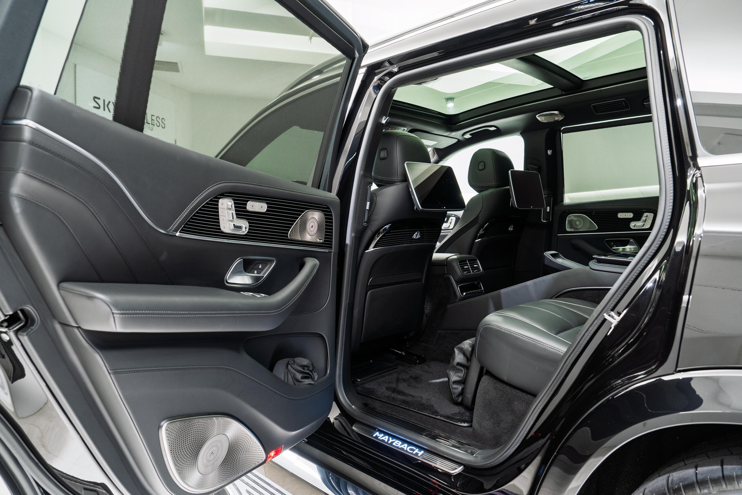 2021 Mercedes Benz Maybach GLS 600 4Matic — Photo 18 / 29