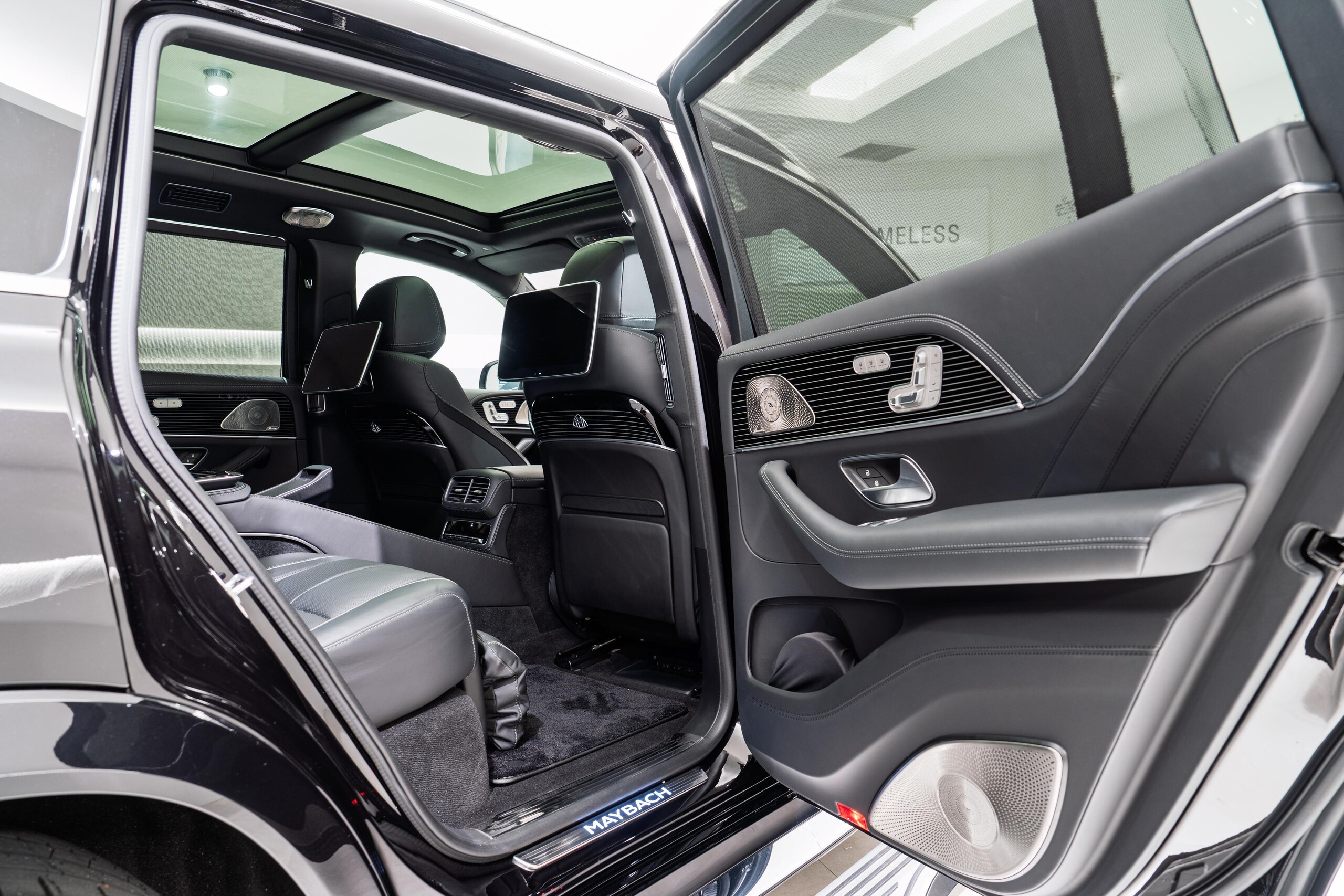2021 Mercedes Benz Maybach GLS 600 4Matic — Photo 19 / 29