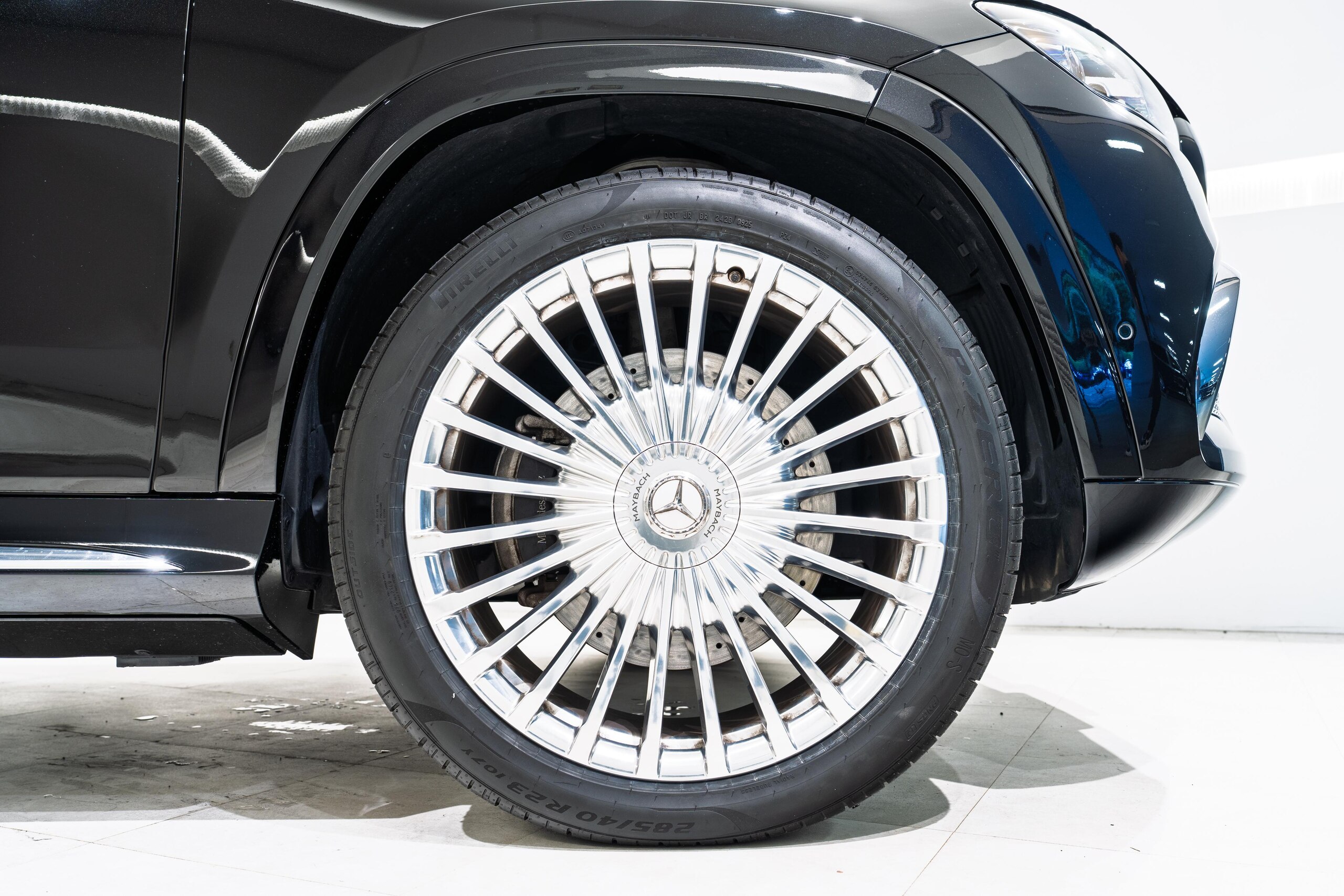 2021 Mercedes Benz Maybach GLS 600 4Matic — Photo 24 / 29
