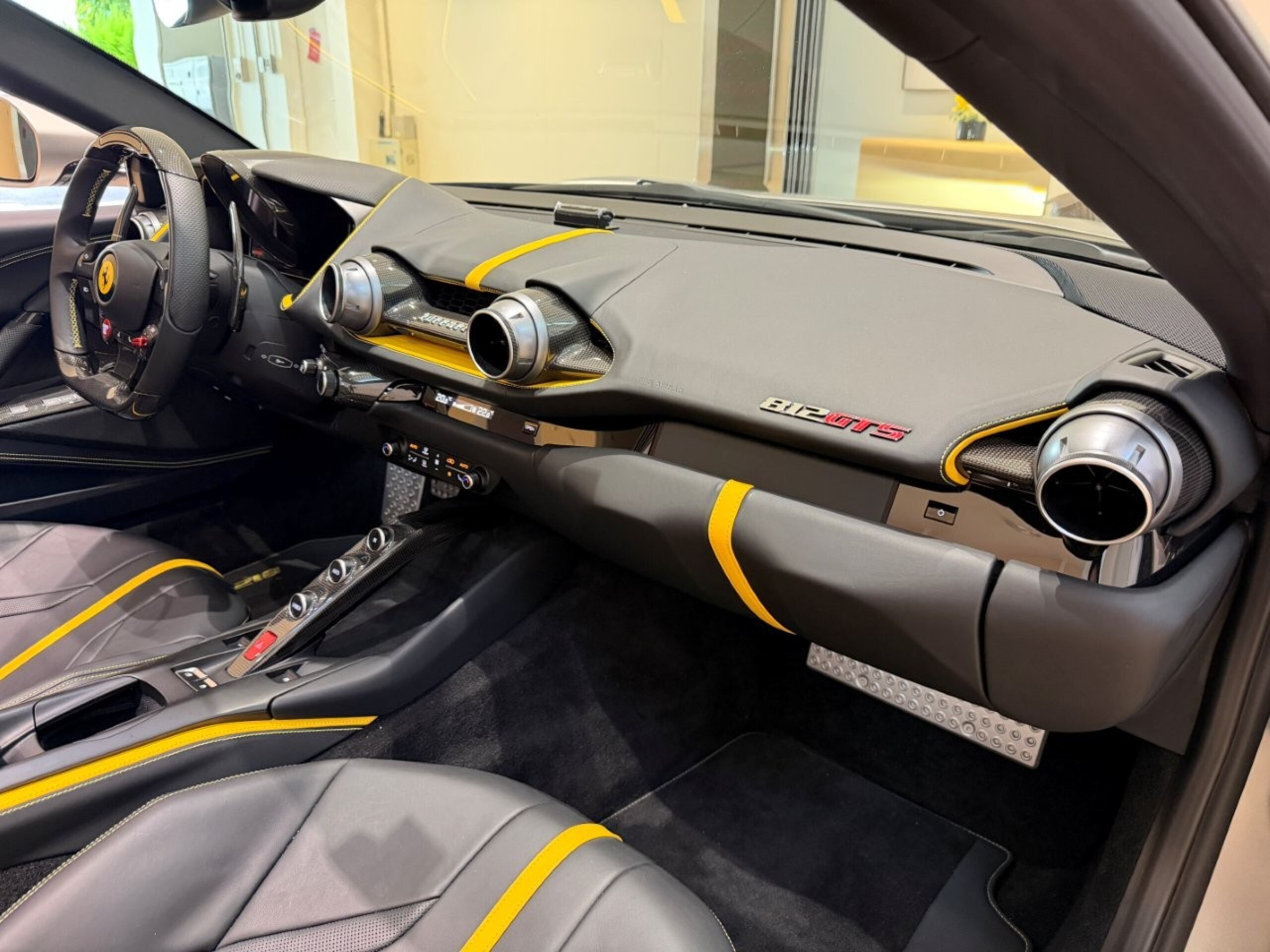 2022 Ferrari 812GTS — Photo 9 / 22