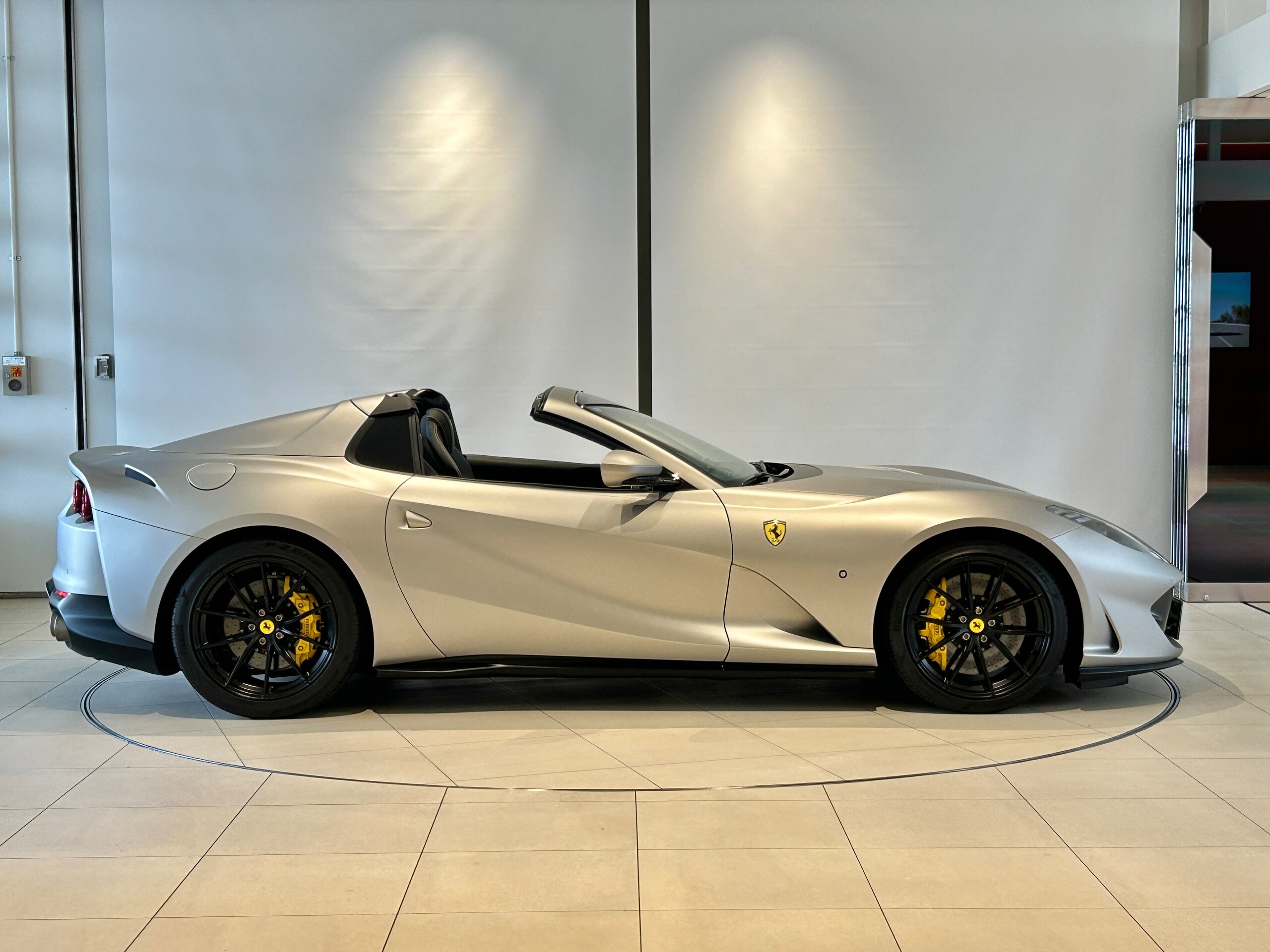 2022 Ferrari 812GTS — Photo 10 / 22