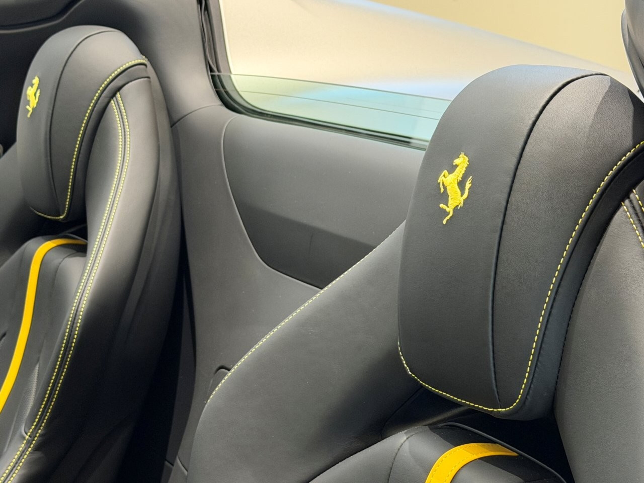 2022 Ferrari 812GTS — Photo 18 / 22