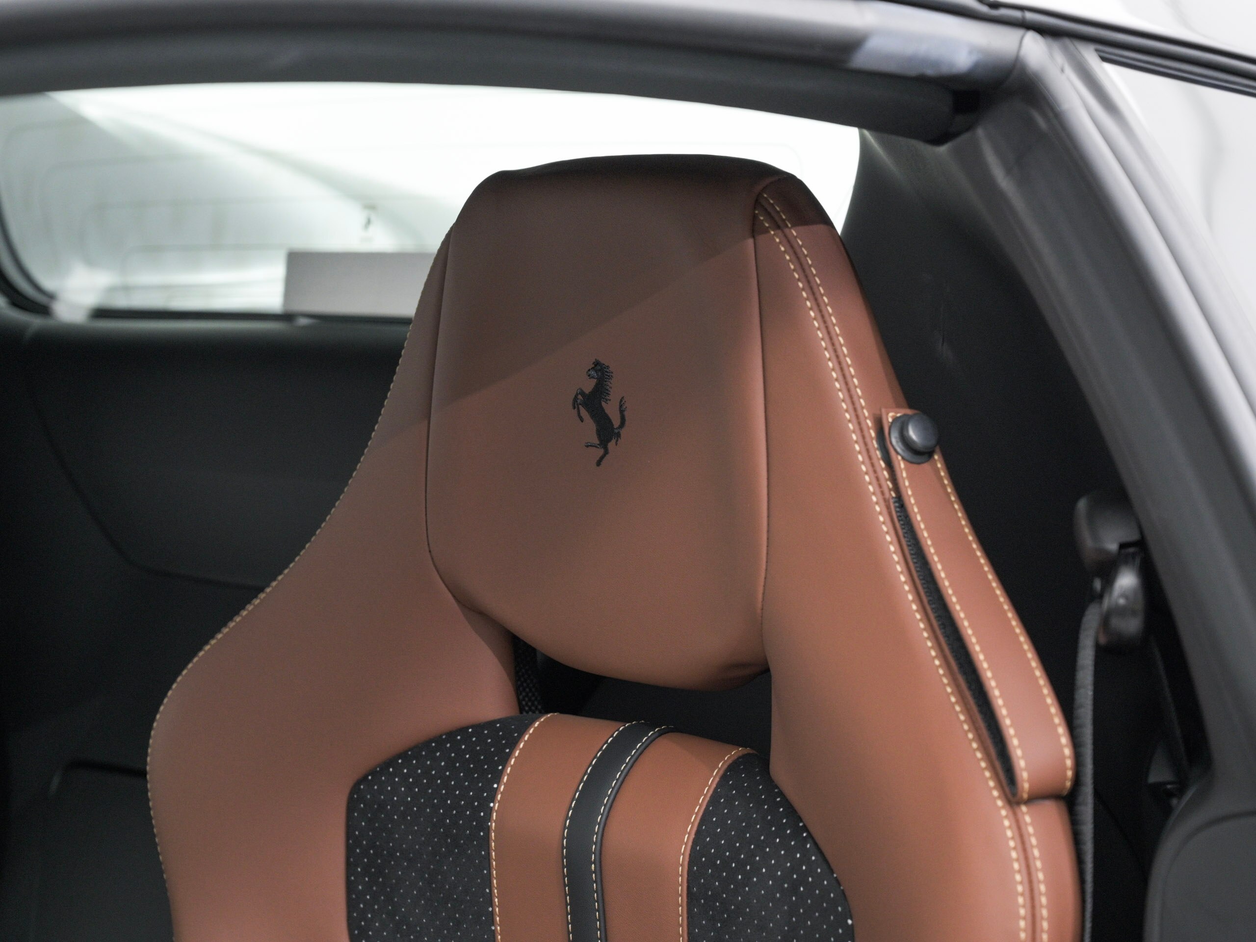 2022 Ferrari 812GTS — Photo 16 / 28
