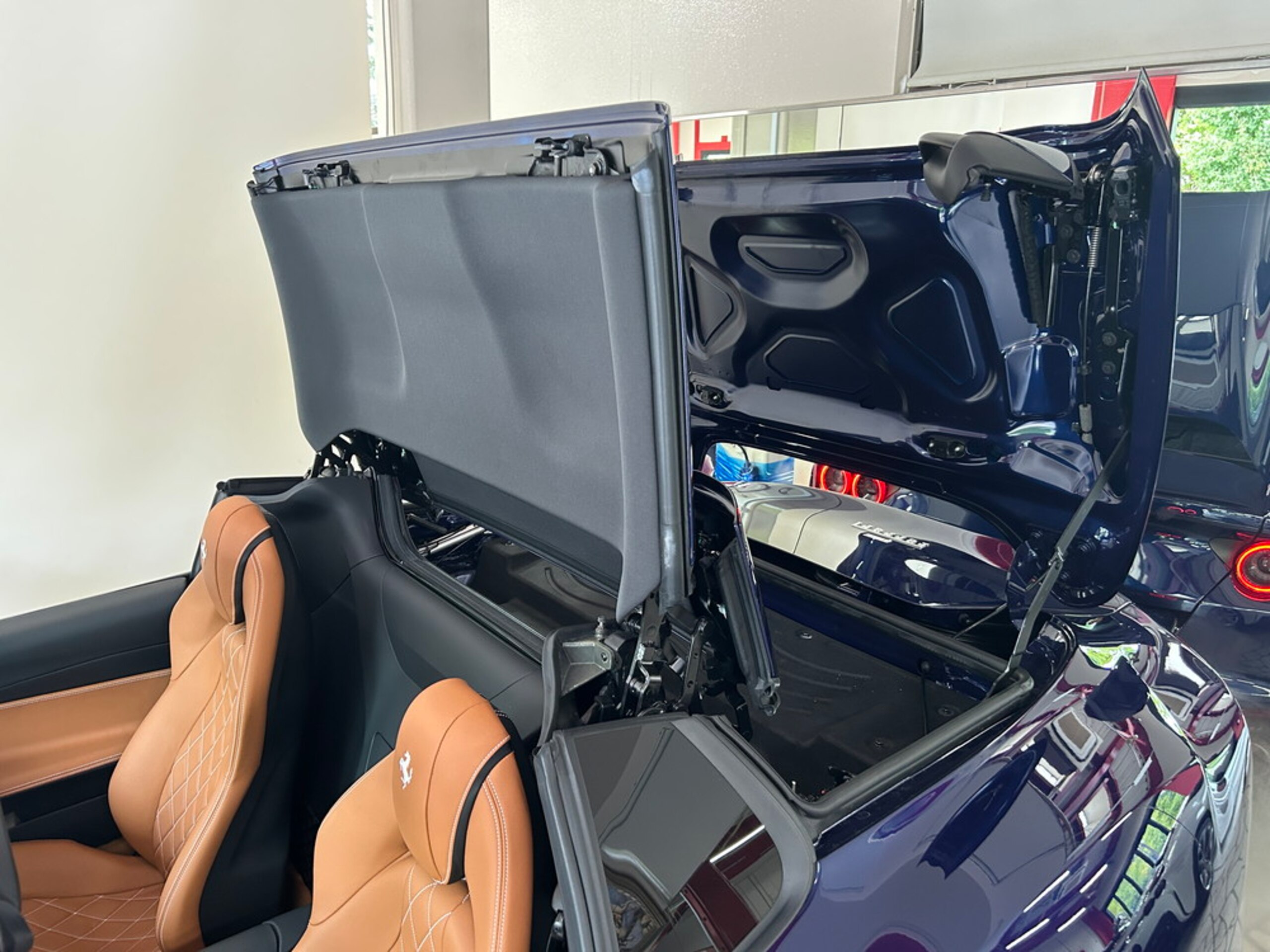 2022 Ferrari 812GTS — Photo 18 / 43