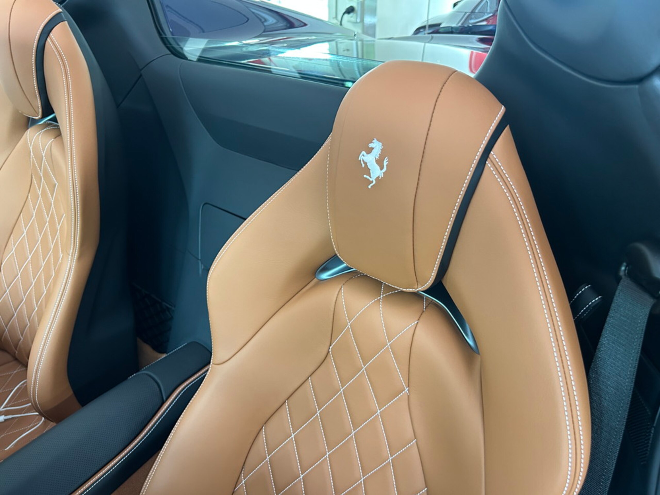 2022 Ferrari 812GTS — Photo 32 / 43