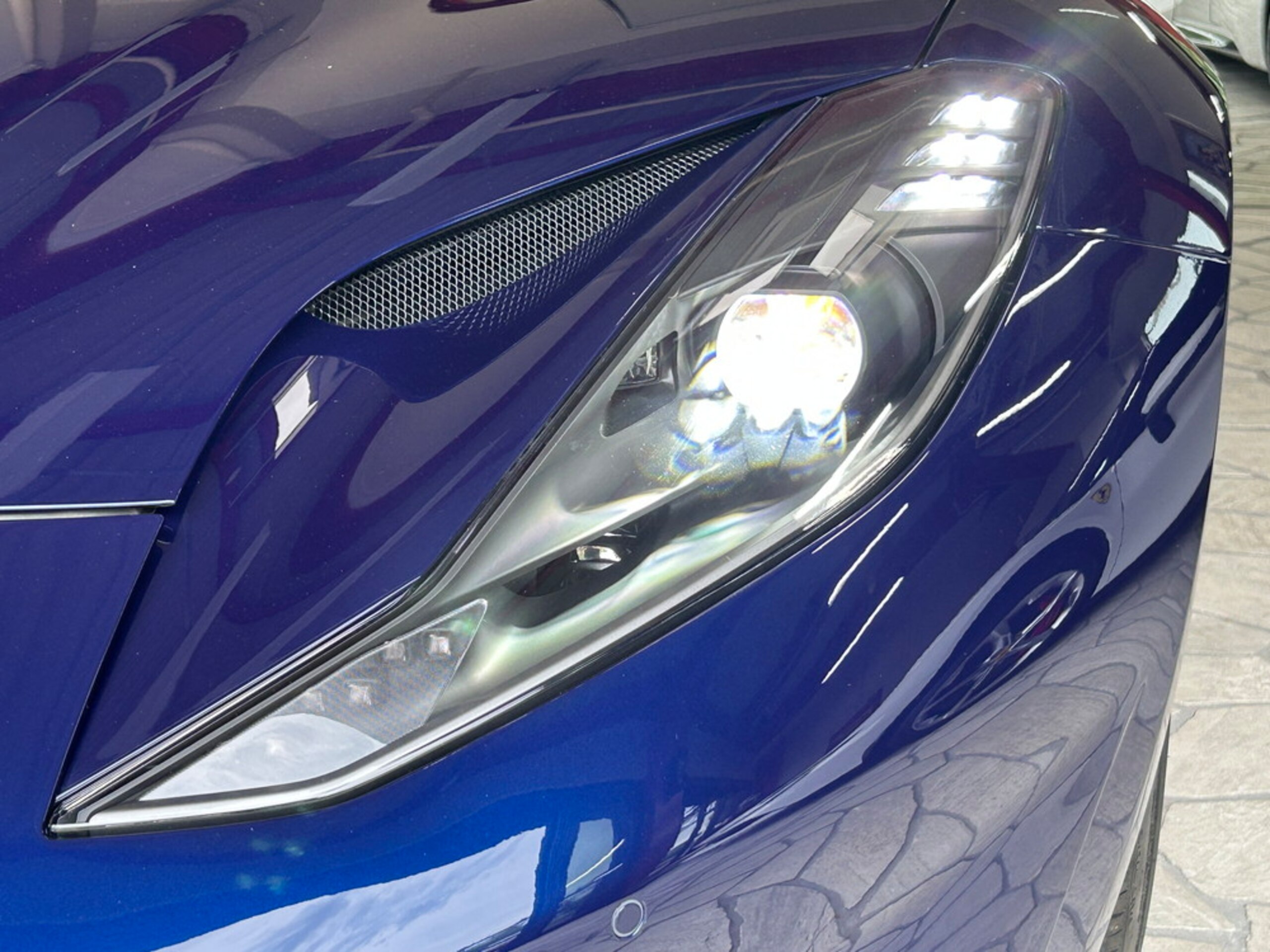 2022 Ferrari 812GTS — Photo 35 / 43