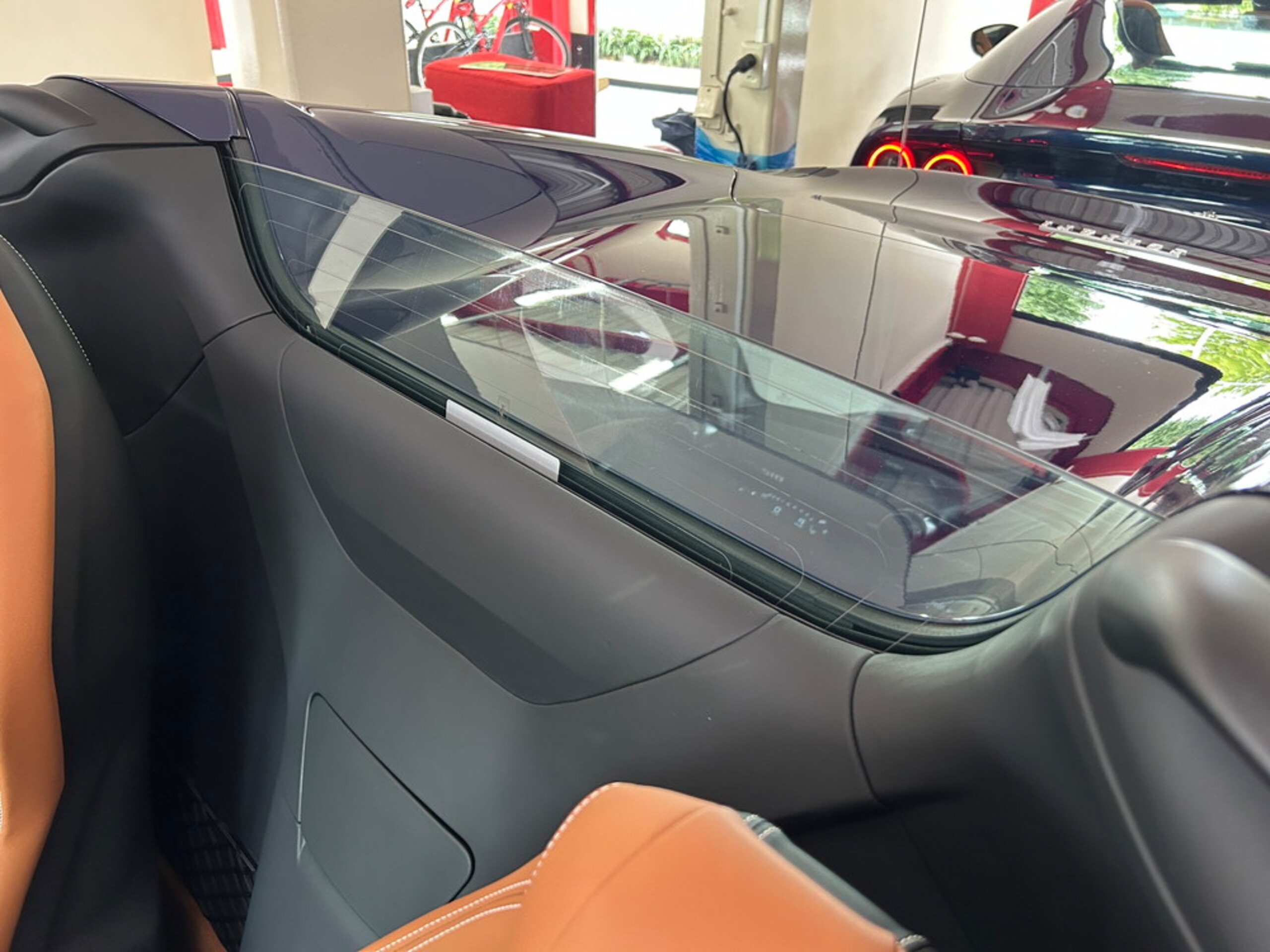 2022 Ferrari 812GTS — Photo 38 / 43