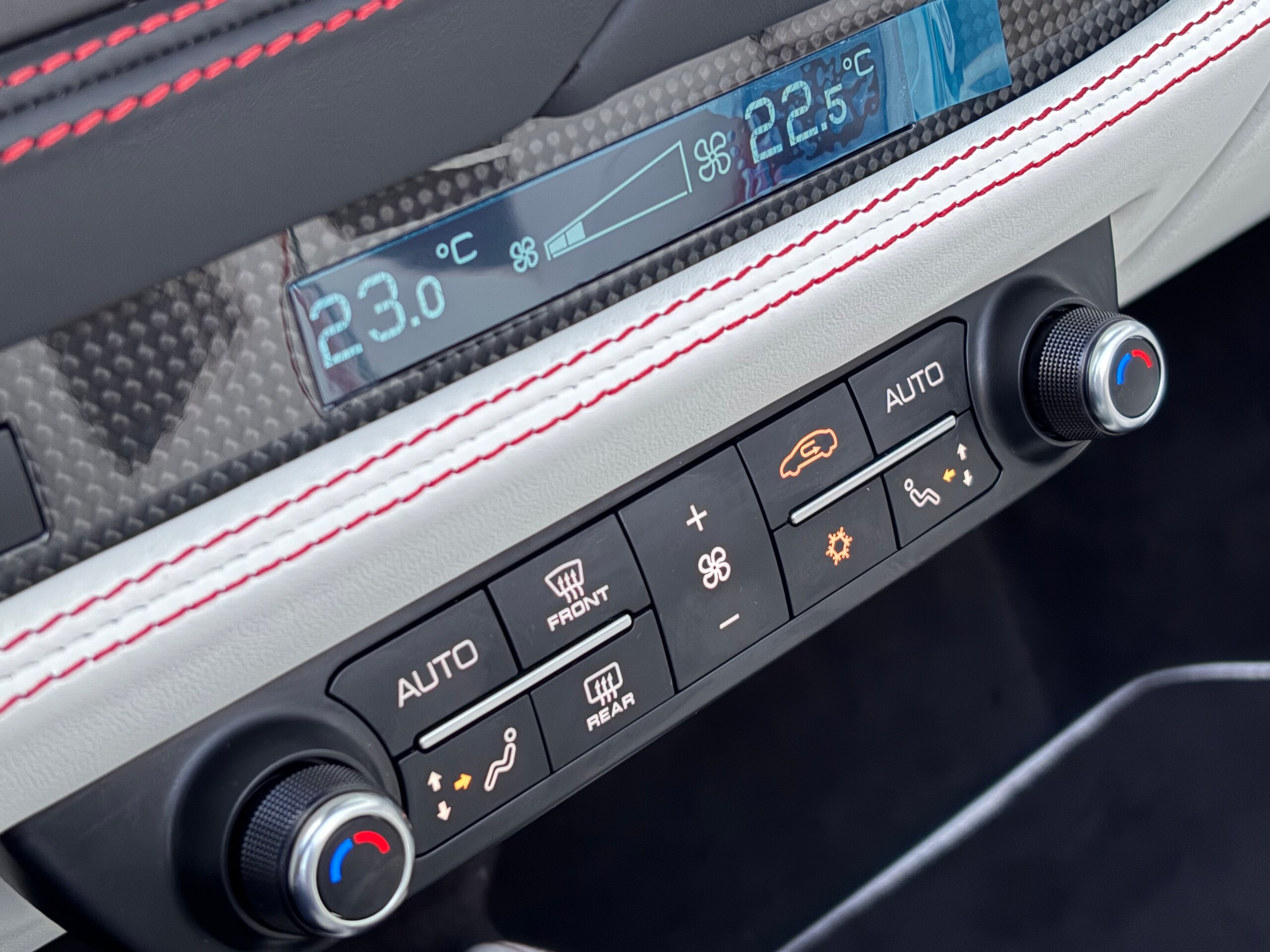 2022 Ferrari F8 Spider — Photo 24 / 37