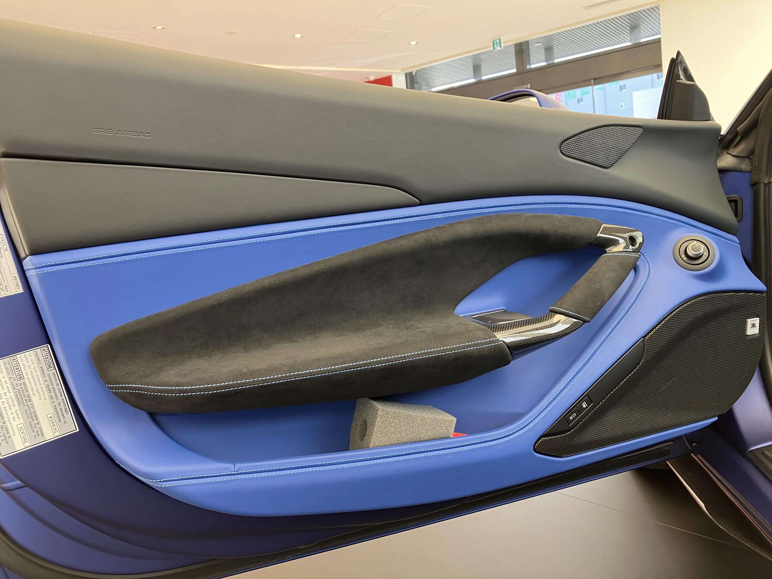 2022 Ferrari F8 Spider — Photo 17 / 24