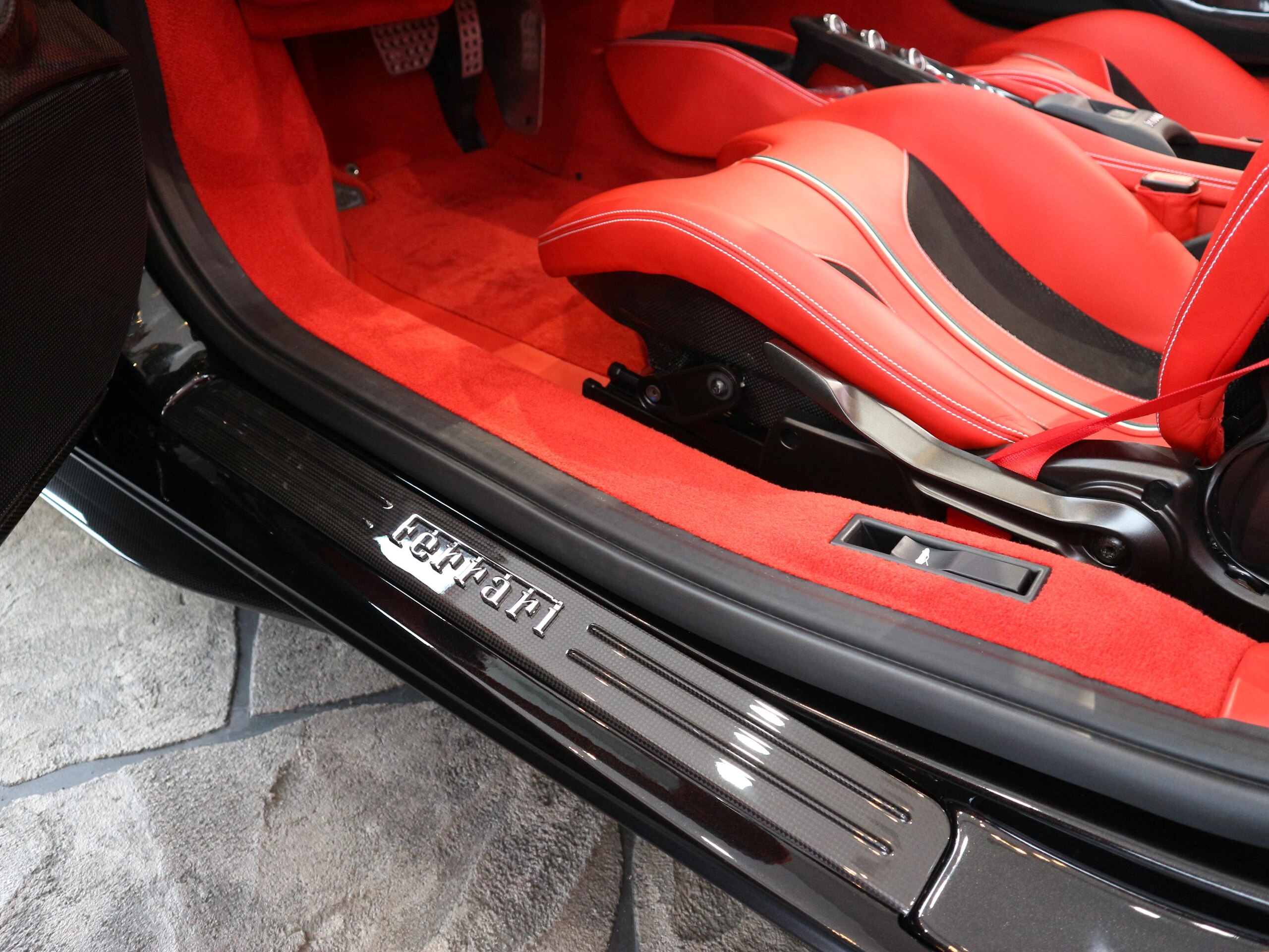 2022 Ferrari F8 Spider — Photo 14 / 22