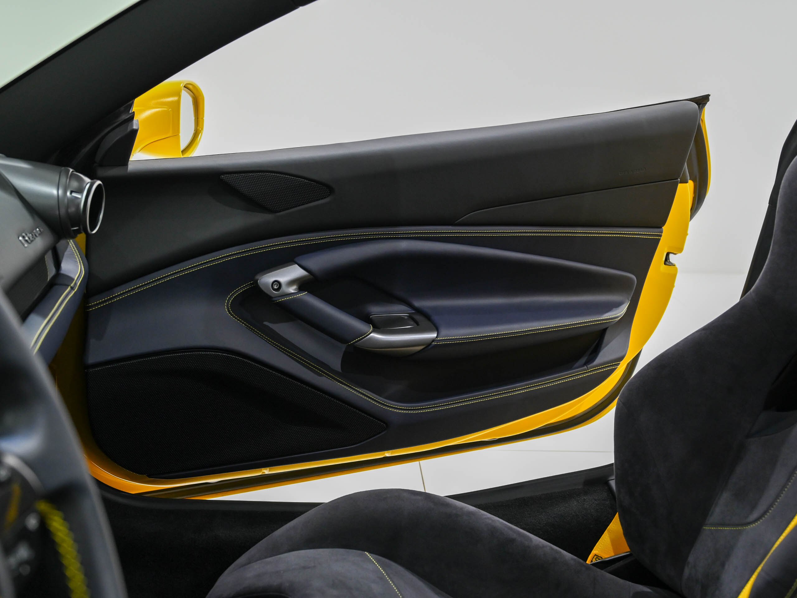 2022 Ferrari F8 Spider — Photo 12 / 36