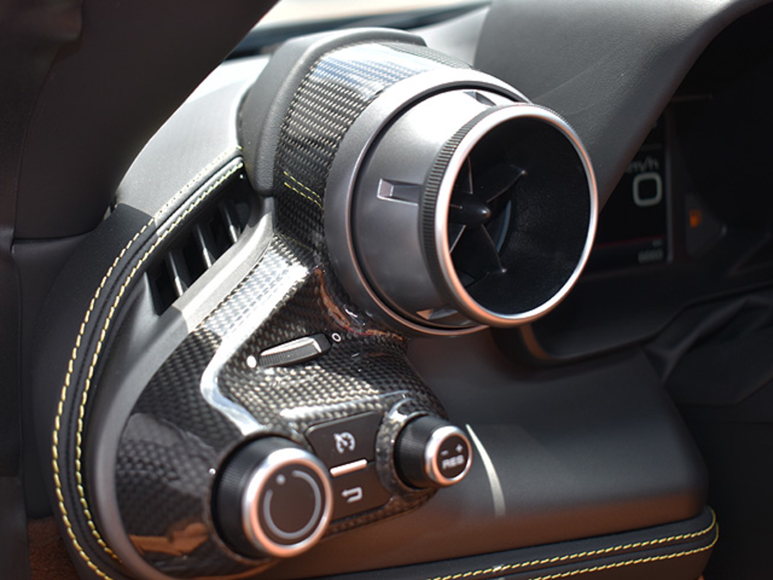 2022 Ferrari F8 Spider — Photo 27 / 46