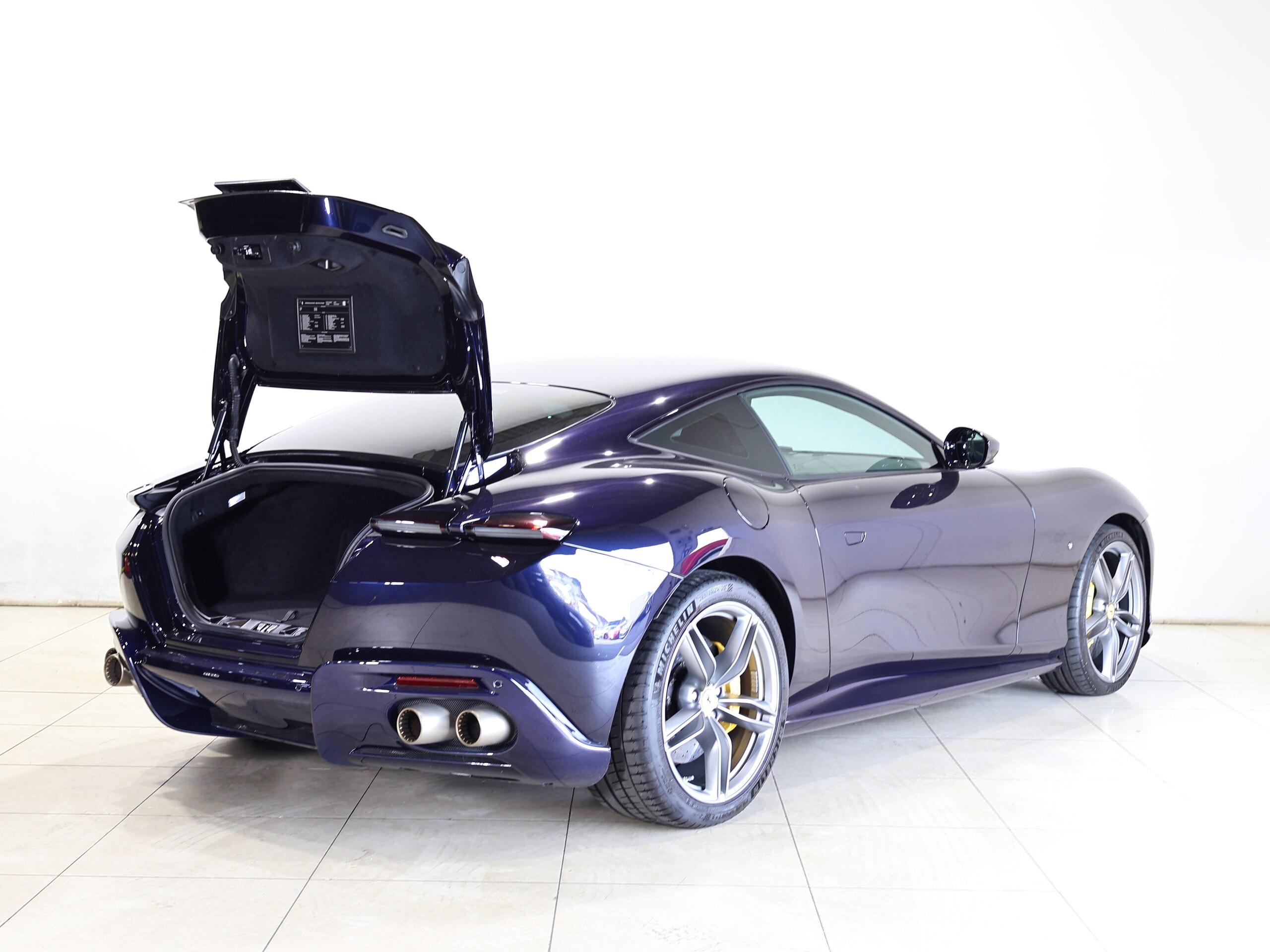 2022 Ferrari Roma Tailor Made — Photo 9 / 26