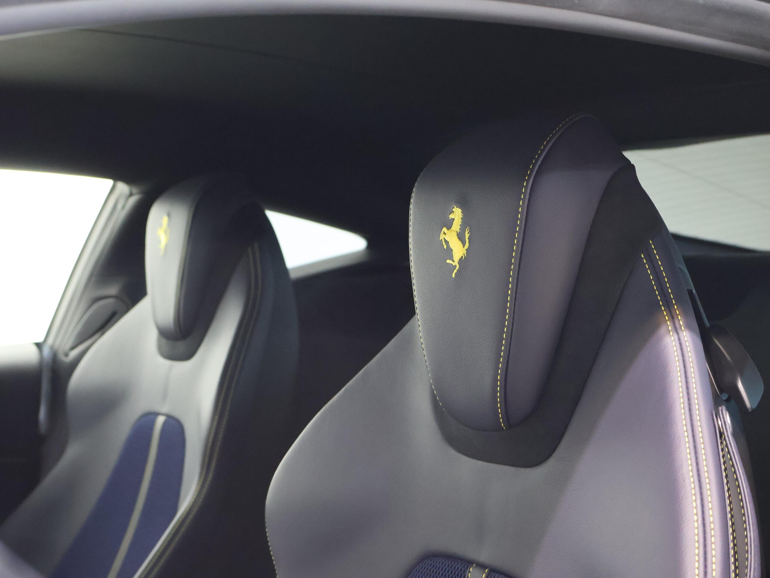 2022 Ferrari Roma Tailor Made — Photo 14 / 26