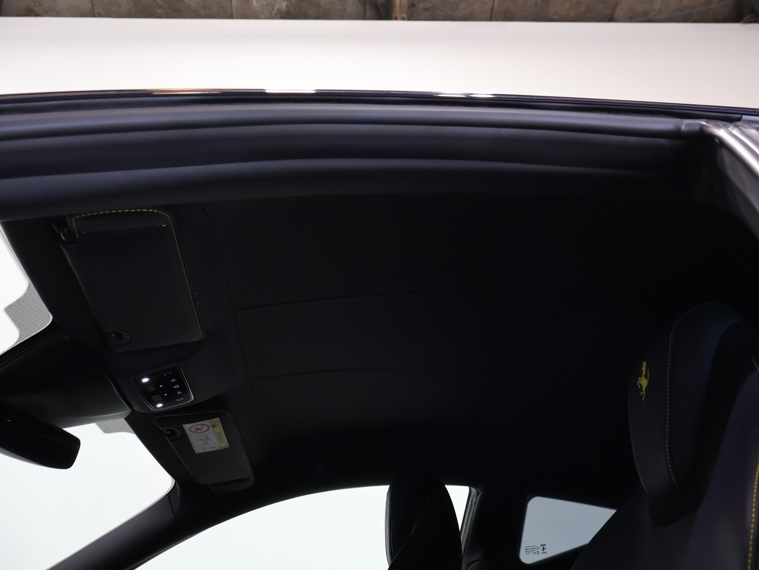 2022 Ferrari Roma Tailor Made — Photo 17 / 26