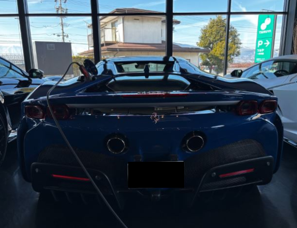 2022 Ferrari SF90 Spider Tailor Made — Photo 8 / 27