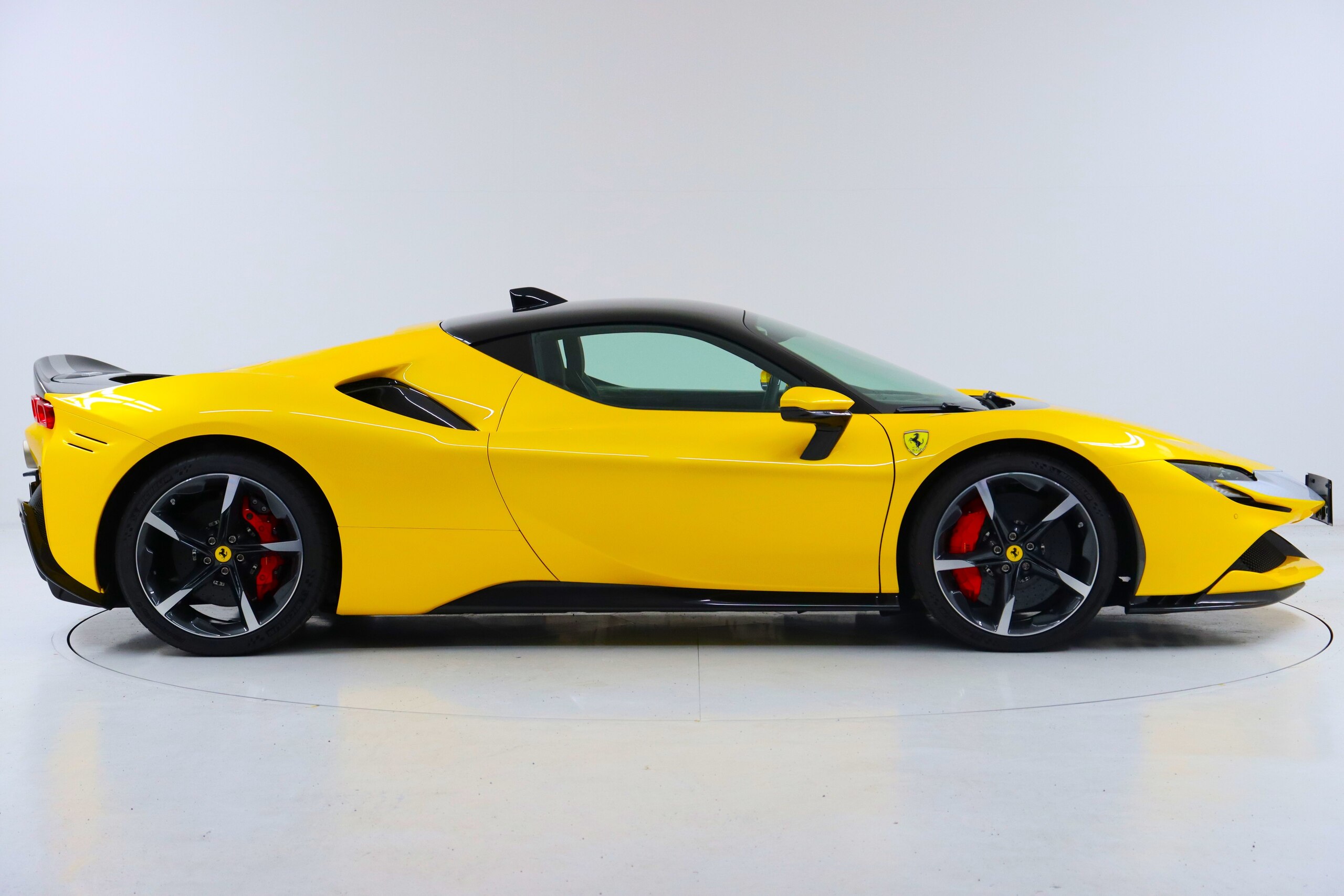 2022 Ferrari SF90 Stradale — Photo 6 / 27