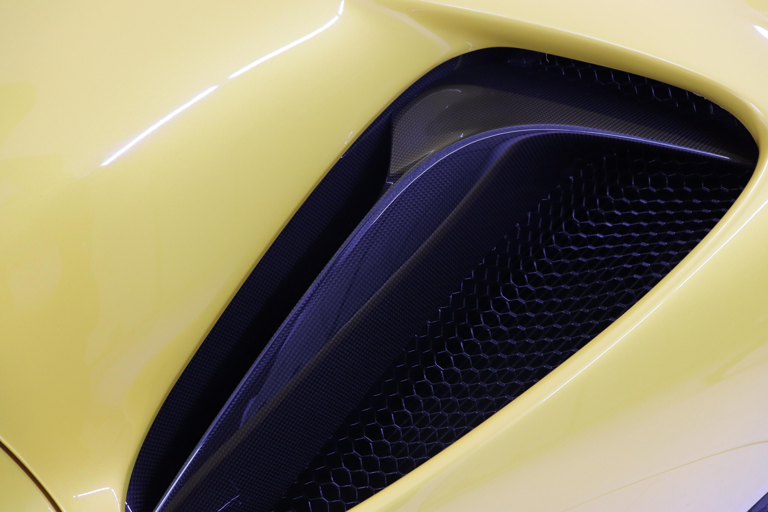2022 Ferrari SF90 Stradale — Photo 9 / 27