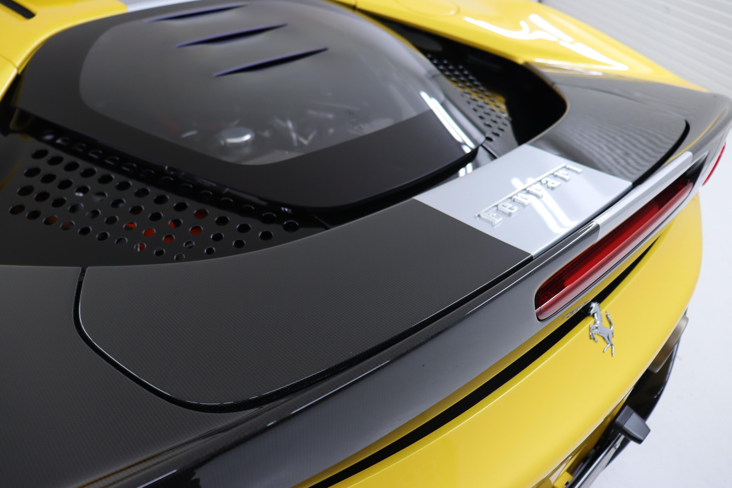 2022 Ferrari SF90 Stradale — Photo 10 / 27