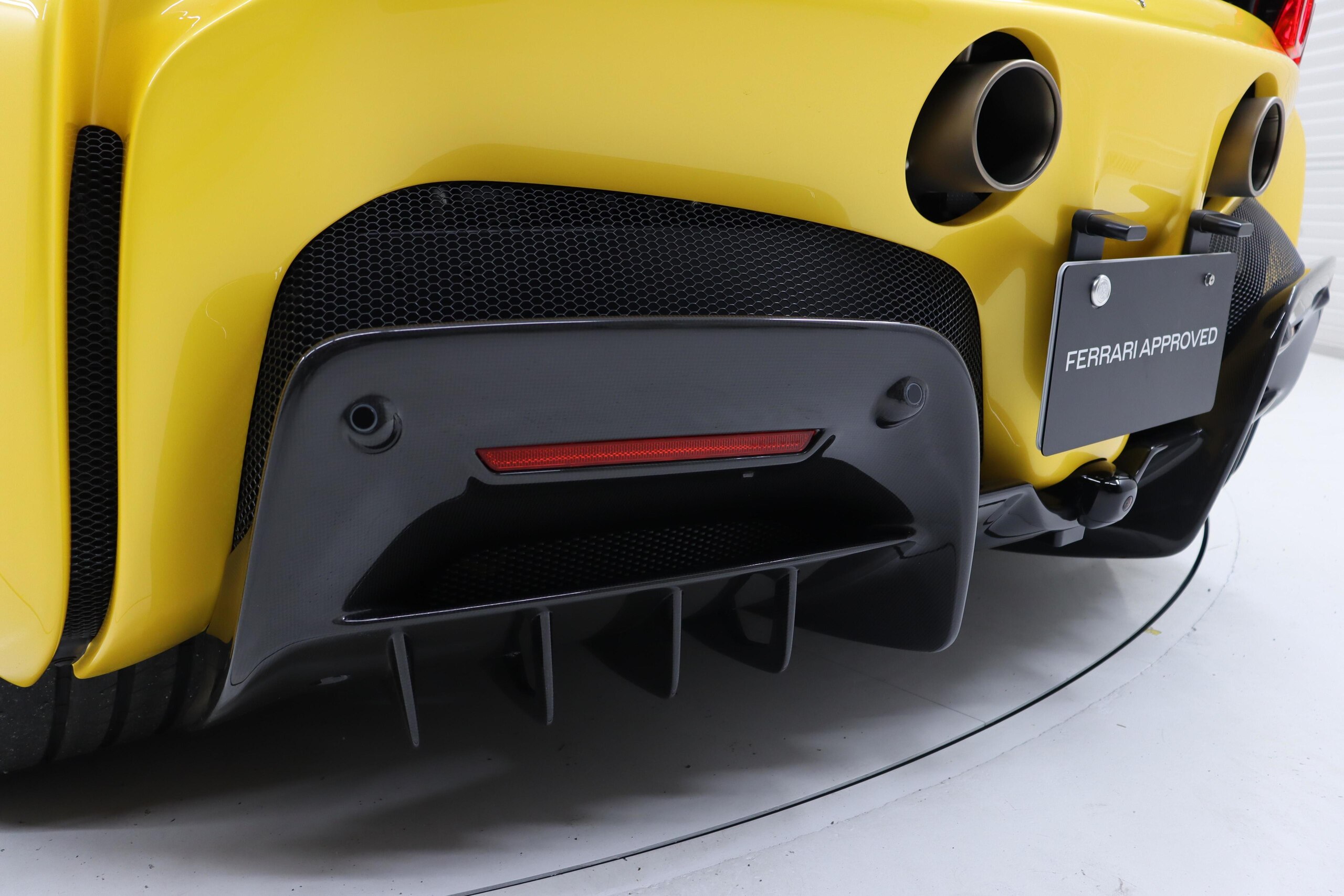 2022 Ferrari SF90 Stradale — Photo 11 / 27