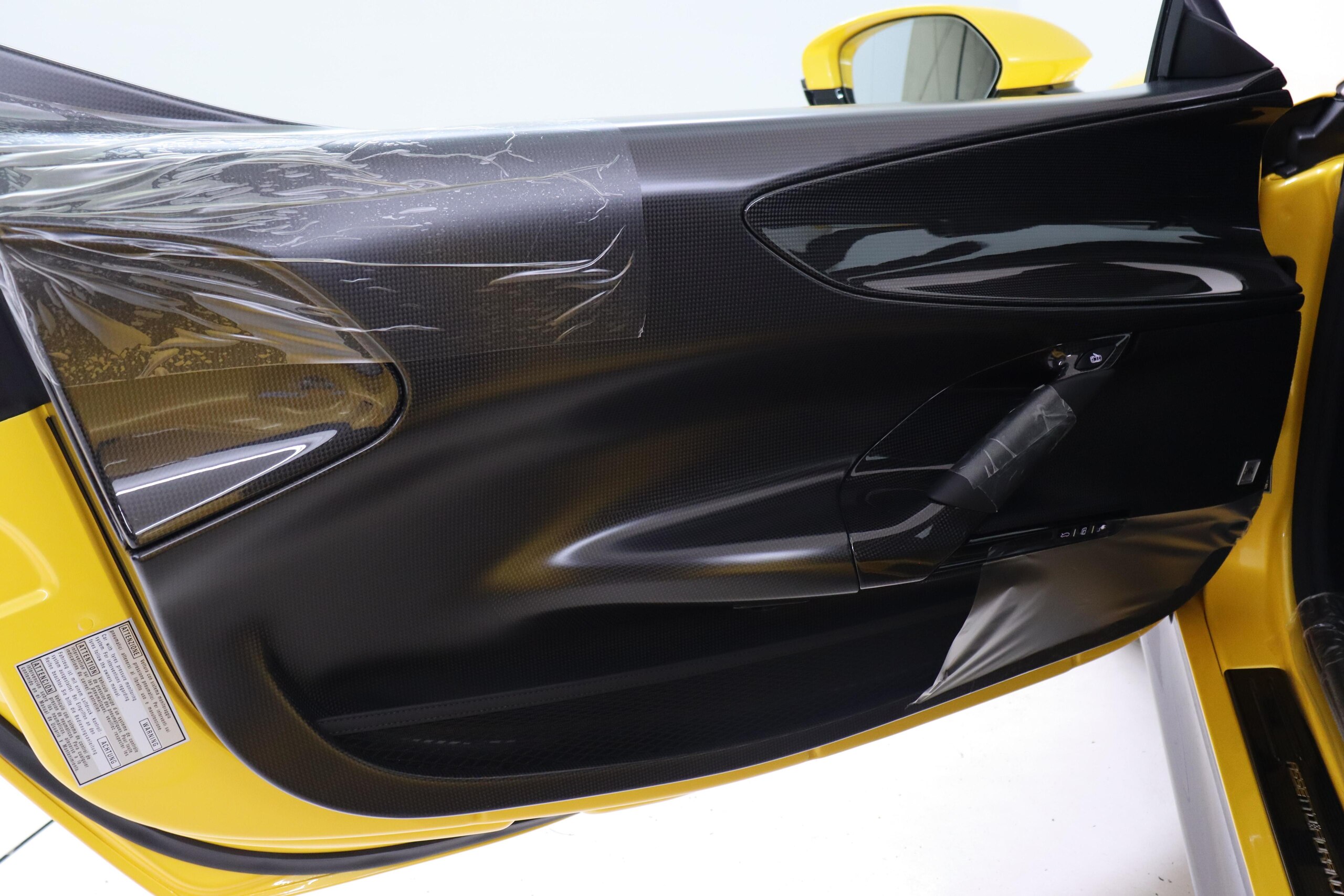 2022 Ferrari SF90 Stradale — Photo 12 / 27