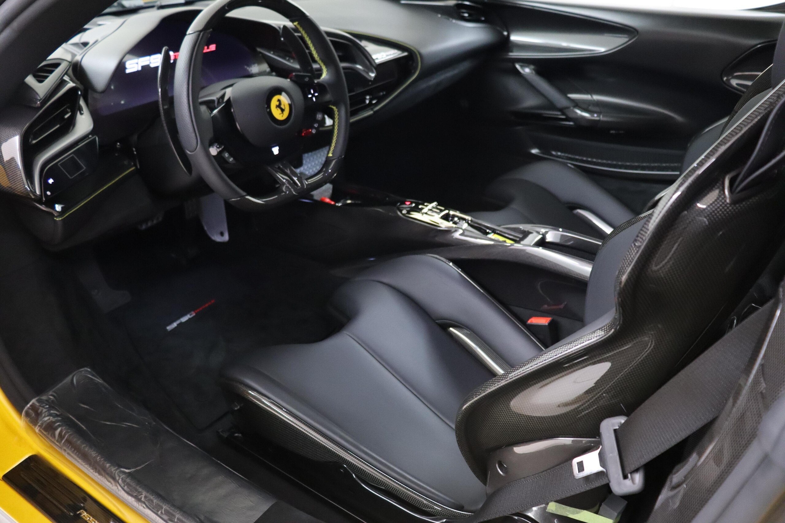 2022 Ferrari SF90 Stradale — Photo 13 / 27