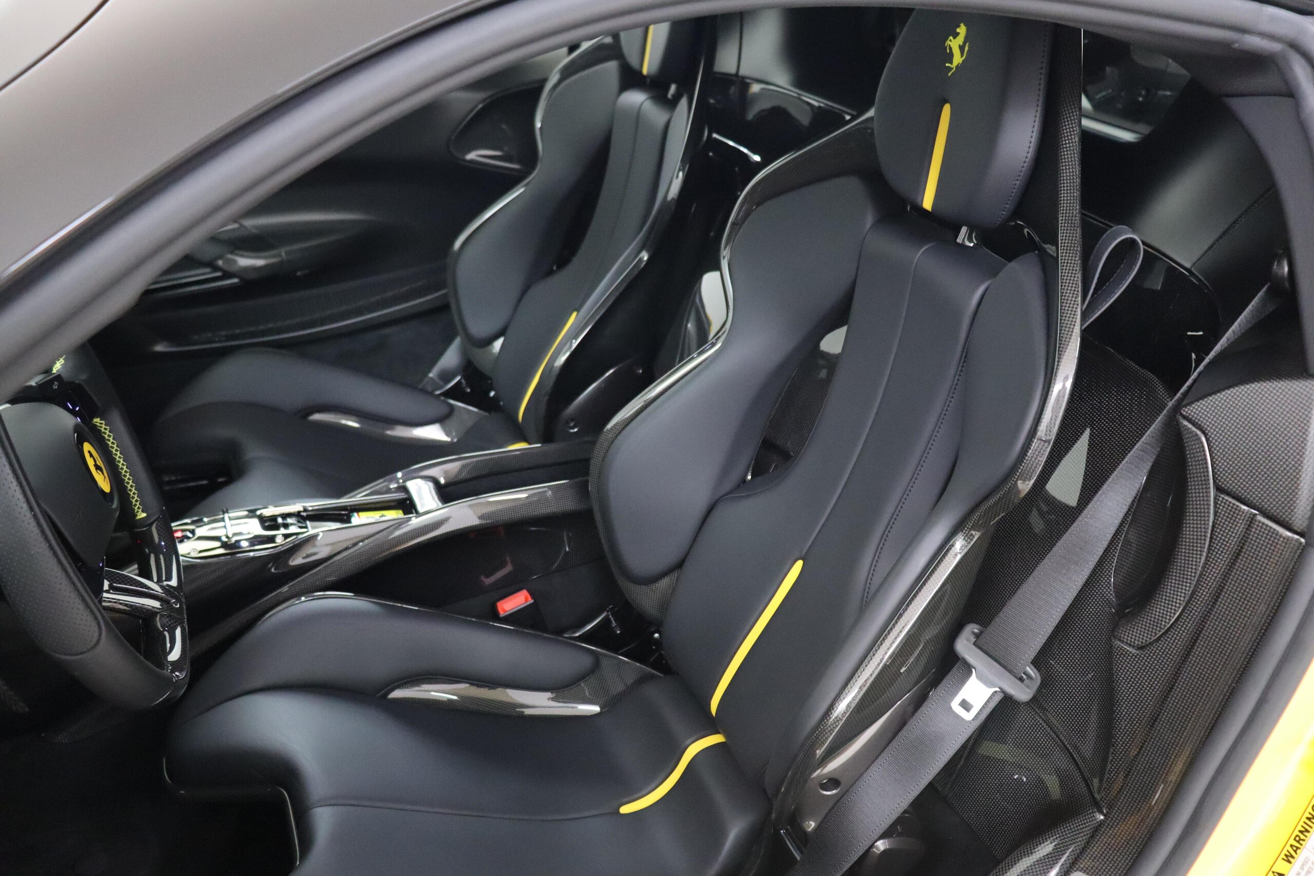 2022 Ferrari SF90 Stradale — Photo 14 / 27