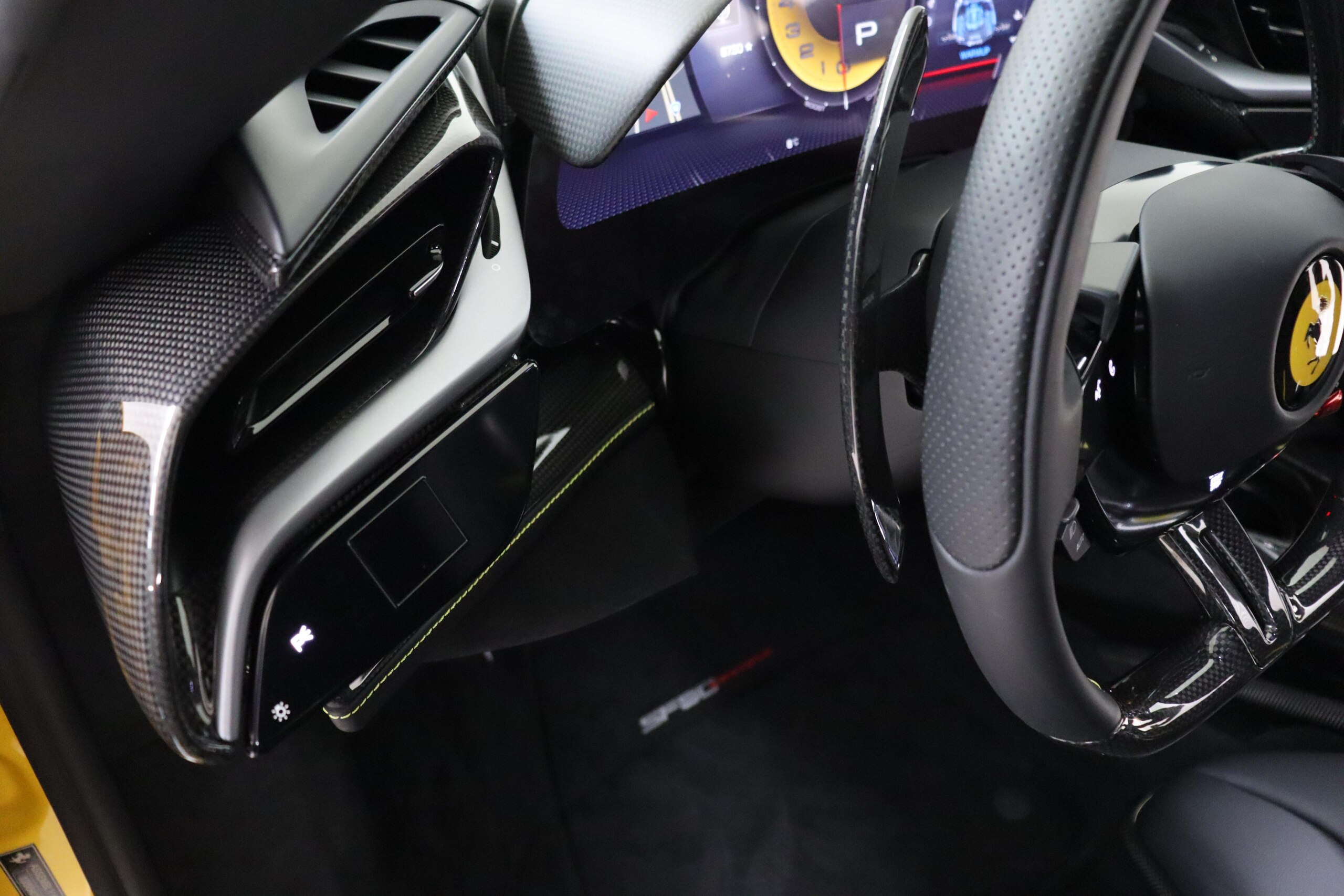 2022 Ferrari SF90 Stradale — Photo 16 / 27