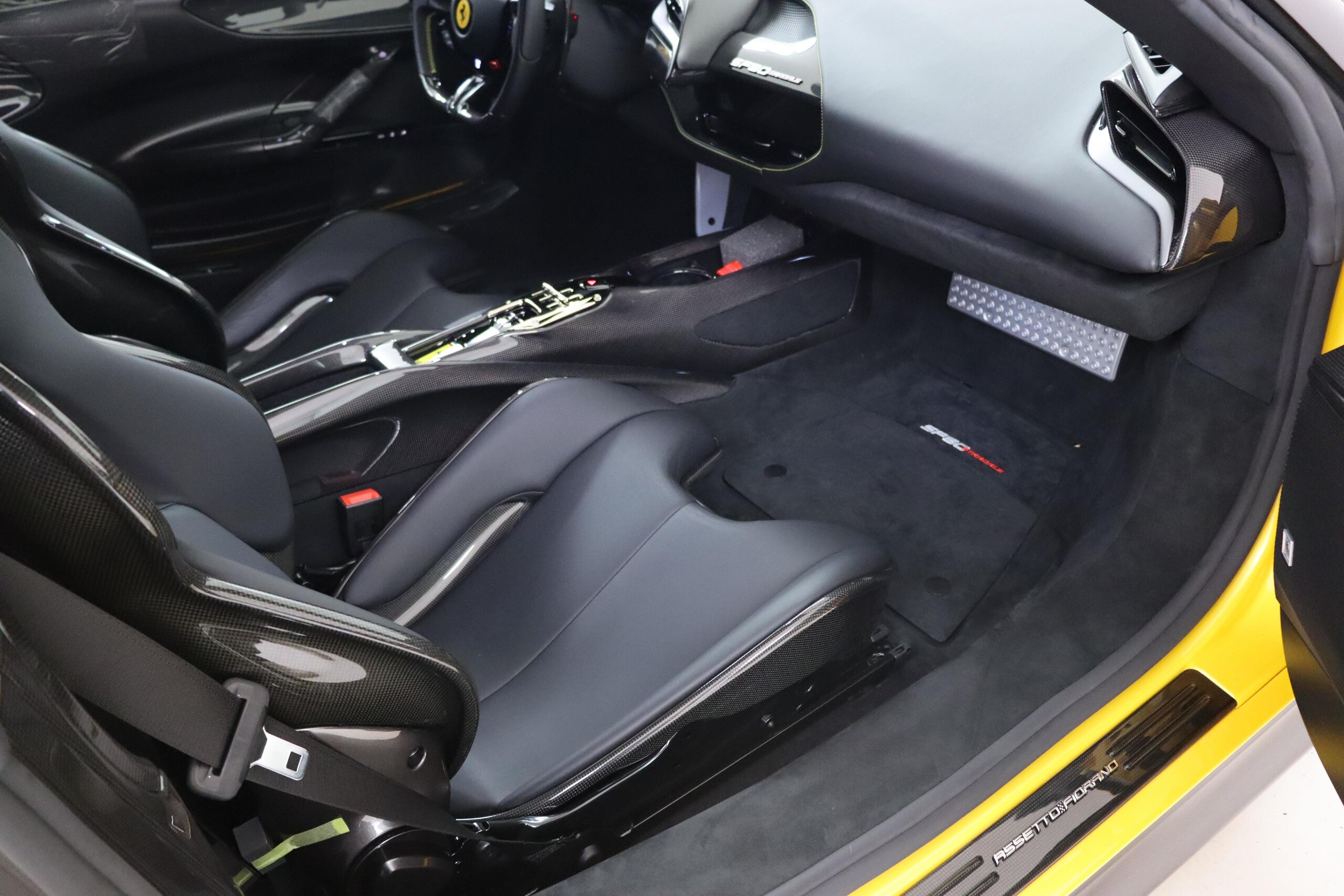 2022 Ferrari SF90 Stradale — Photo 21 / 27