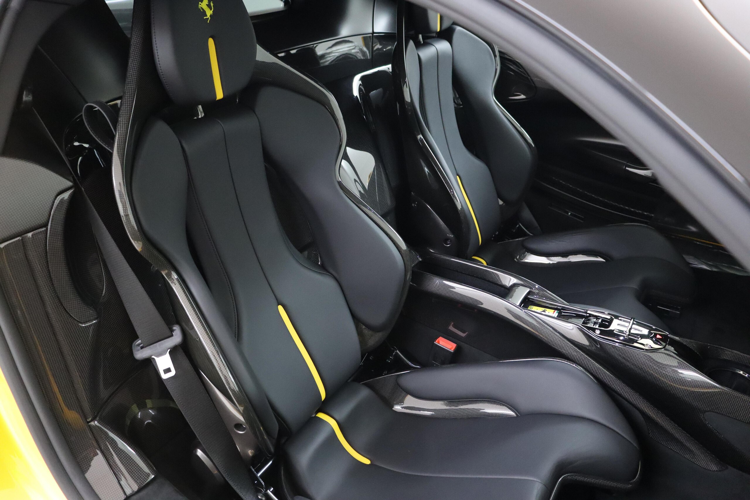 2022 Ferrari SF90 Stradale — Photo 22 / 27