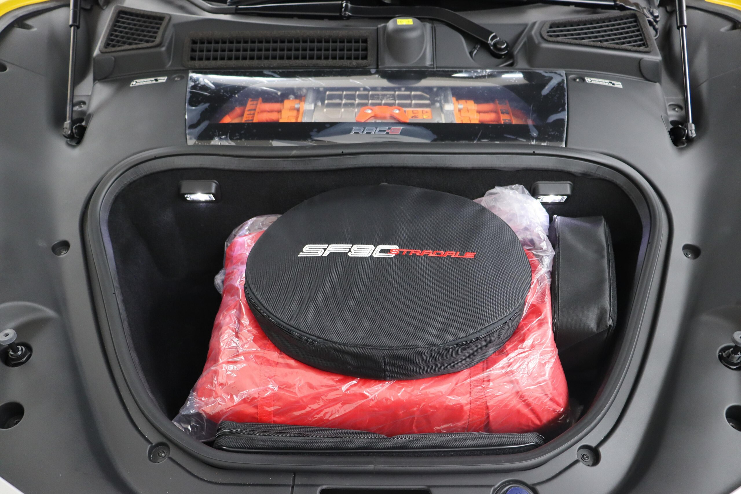 2022 Ferrari SF90 Stradale — Photo 25 / 27
