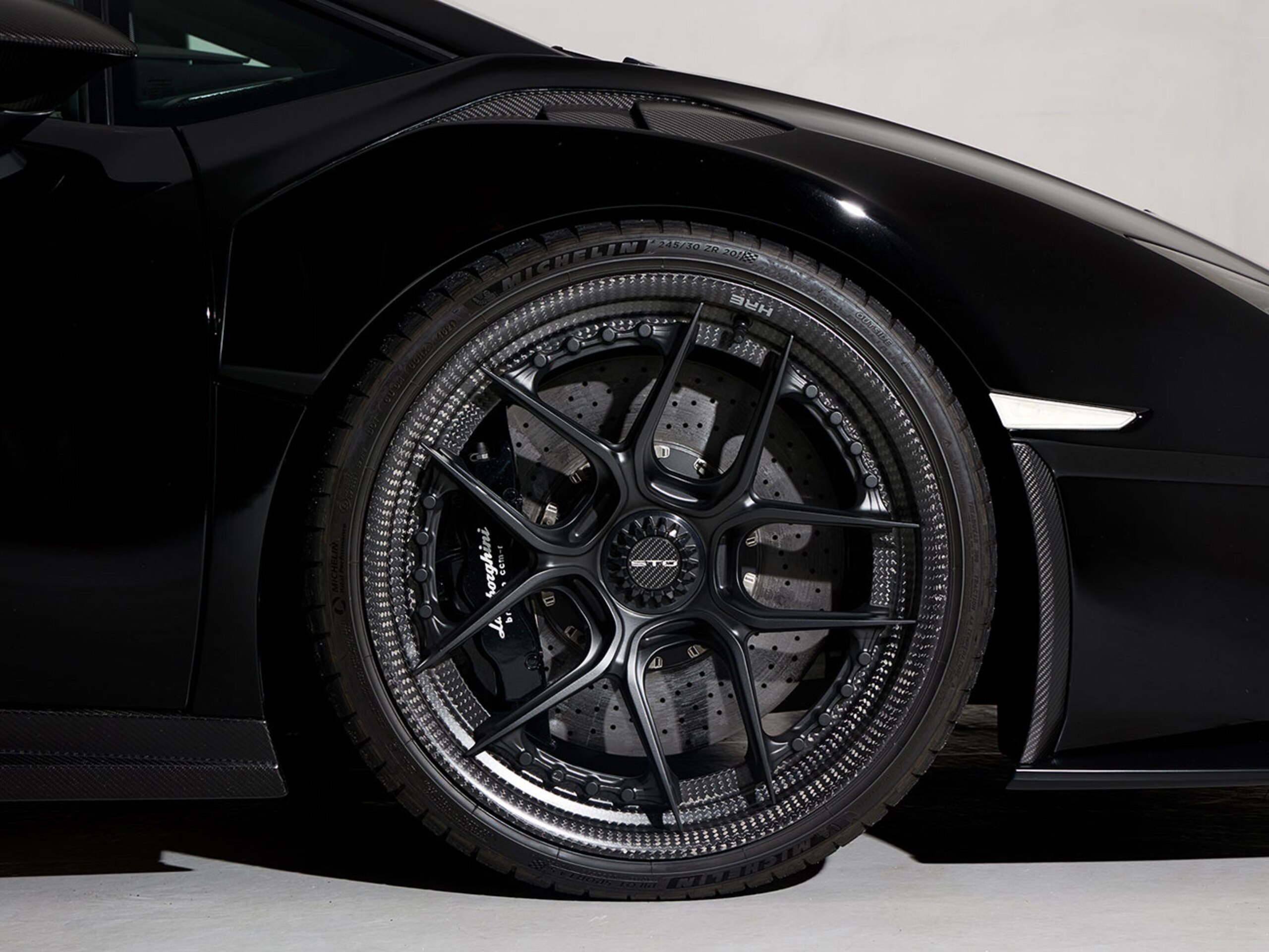 2022 Lamborghini Huracán STO — Photo 18 / 38