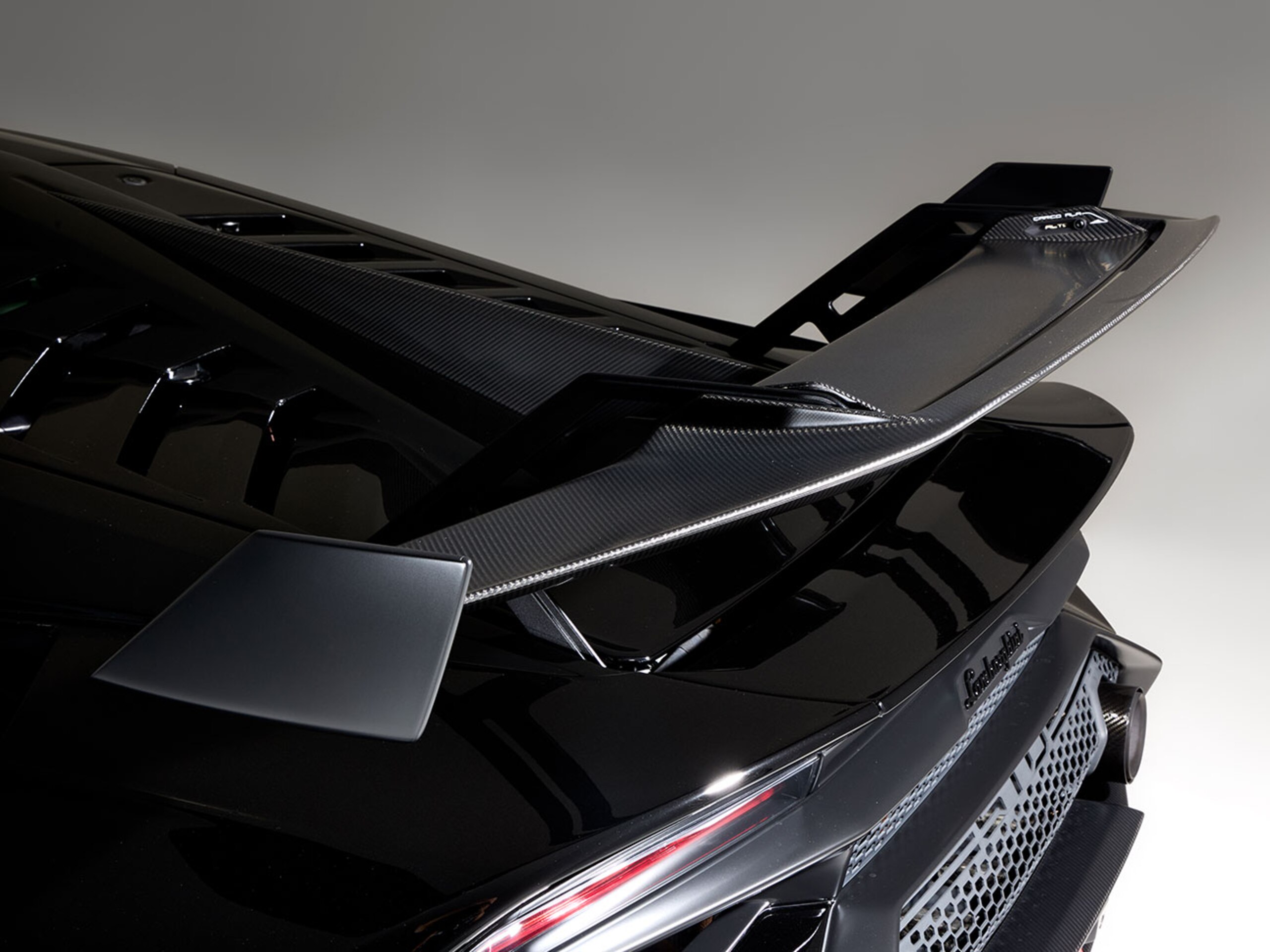 2022 Lamborghini Huracán STO — Photo 22 / 43