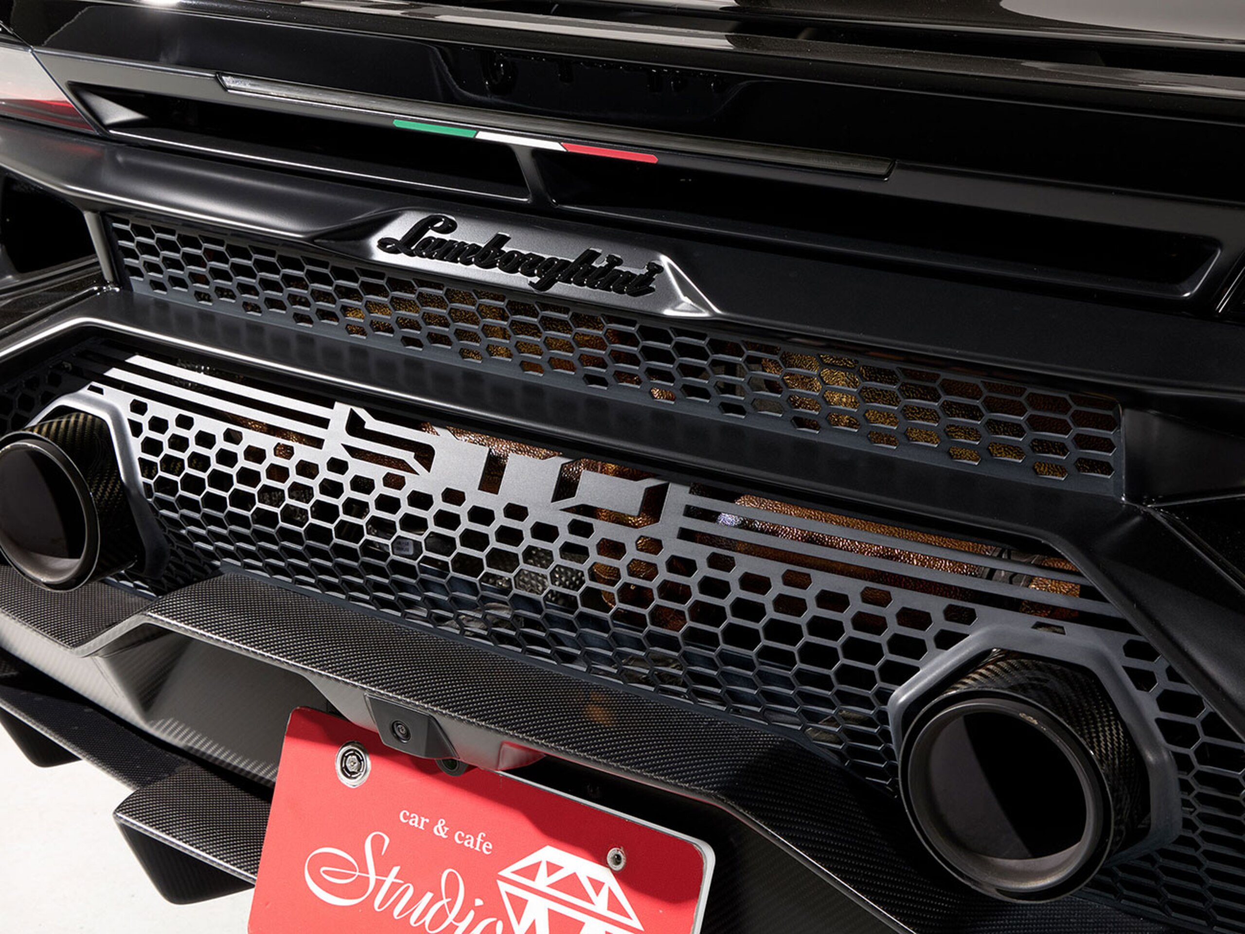 2022 Lamborghini Huracán STO — Photo 41 / 43