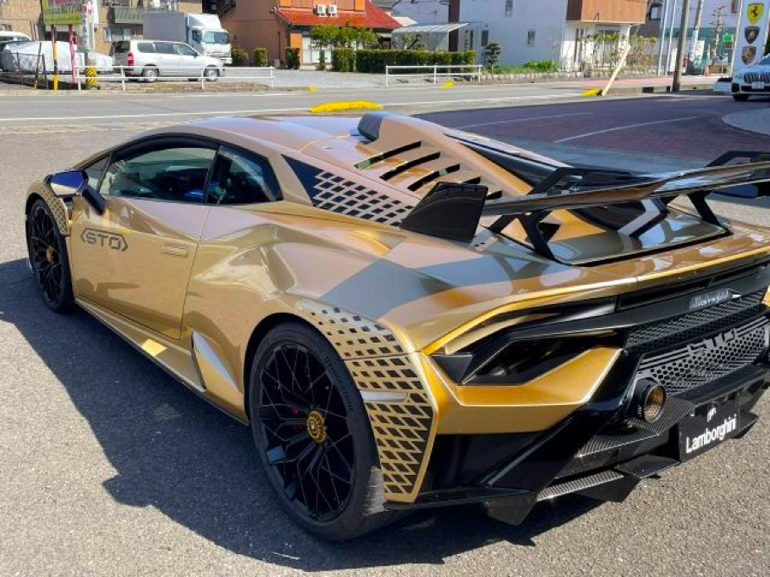 2022 Lamborghini Huracán STO — Photo 6 / 19