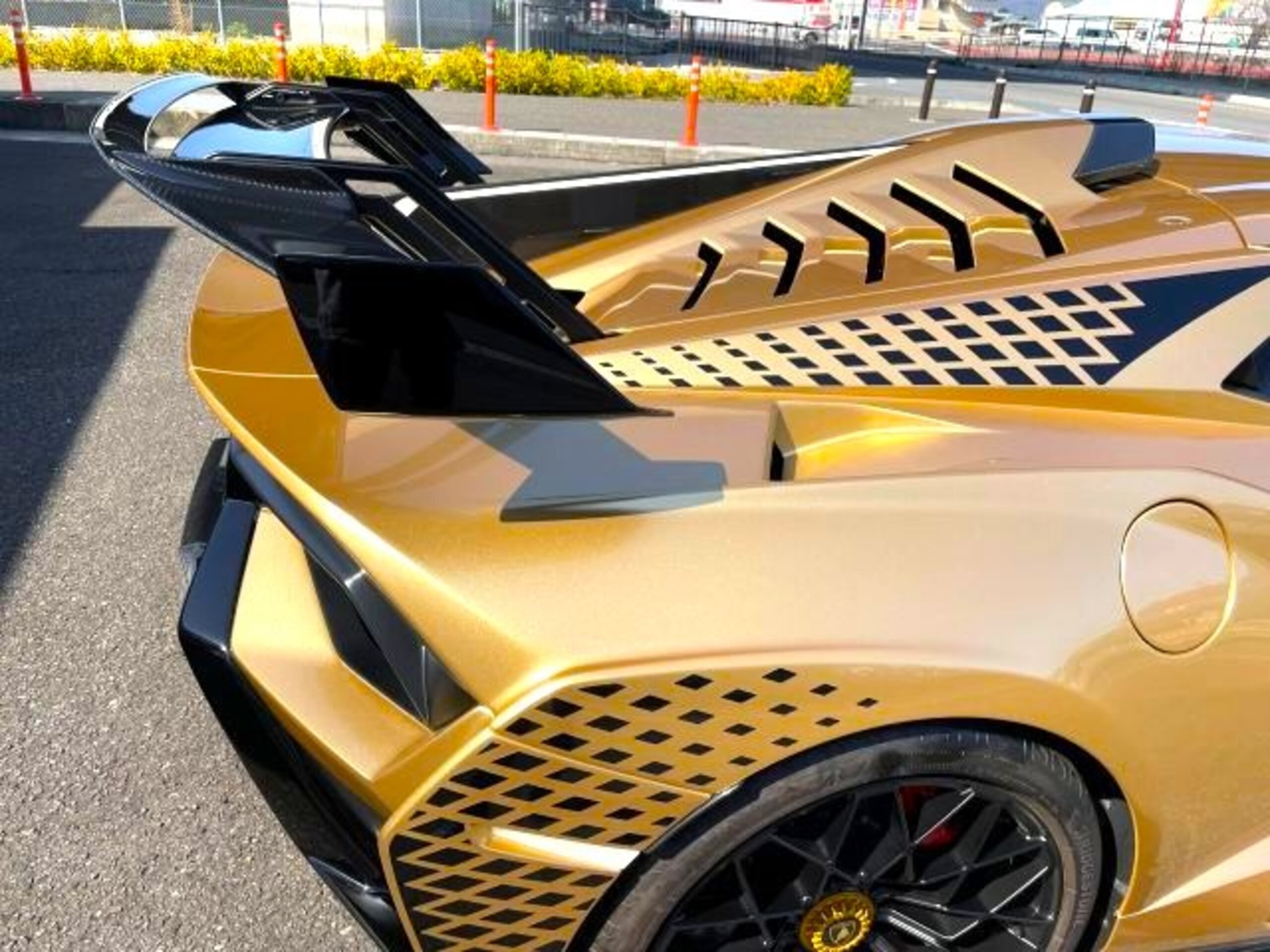 2022 Lamborghini Huracán STO — Photo 8 / 19