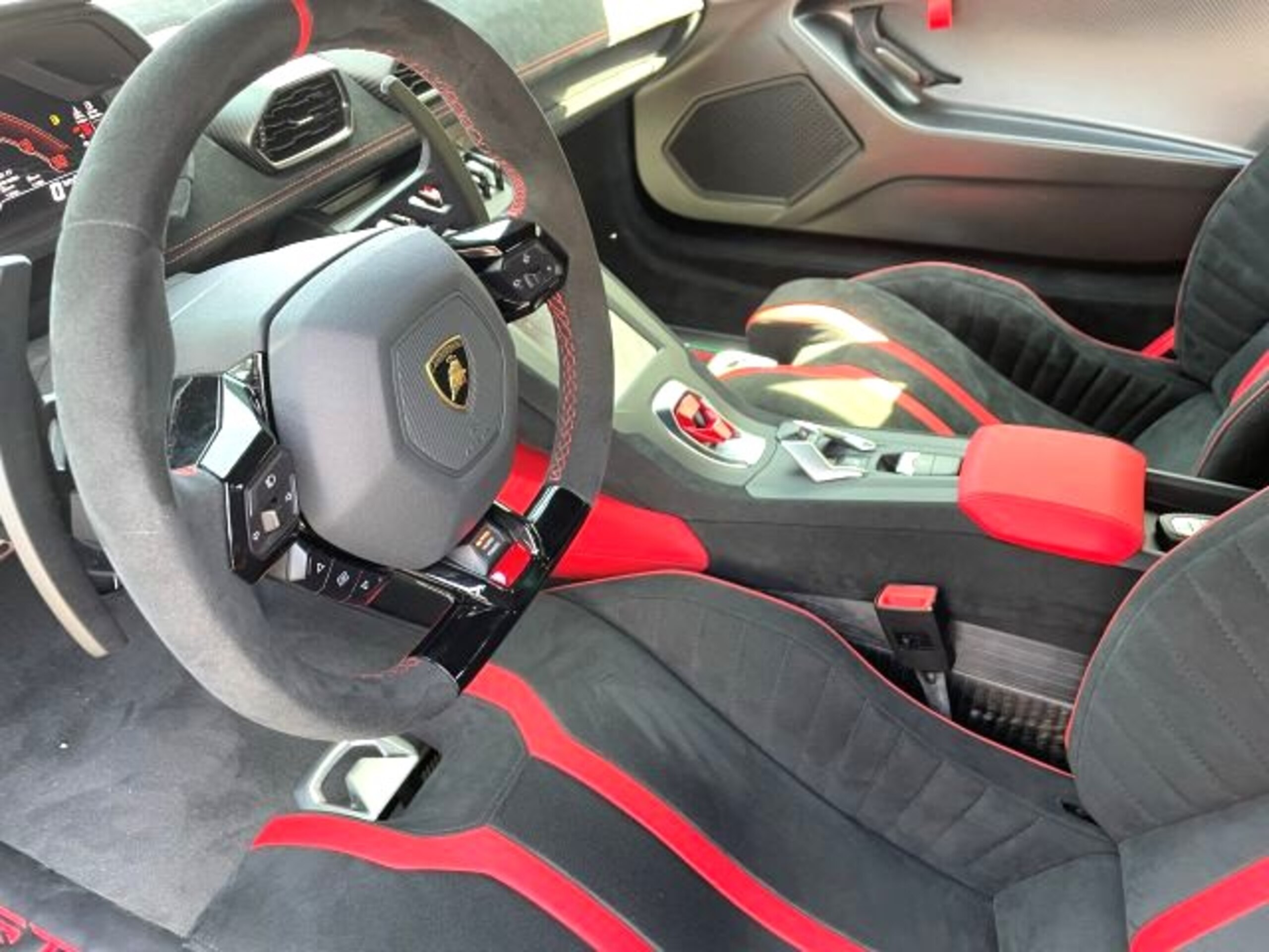 2022 Lamborghini Huracán STO — Photo 10 / 19