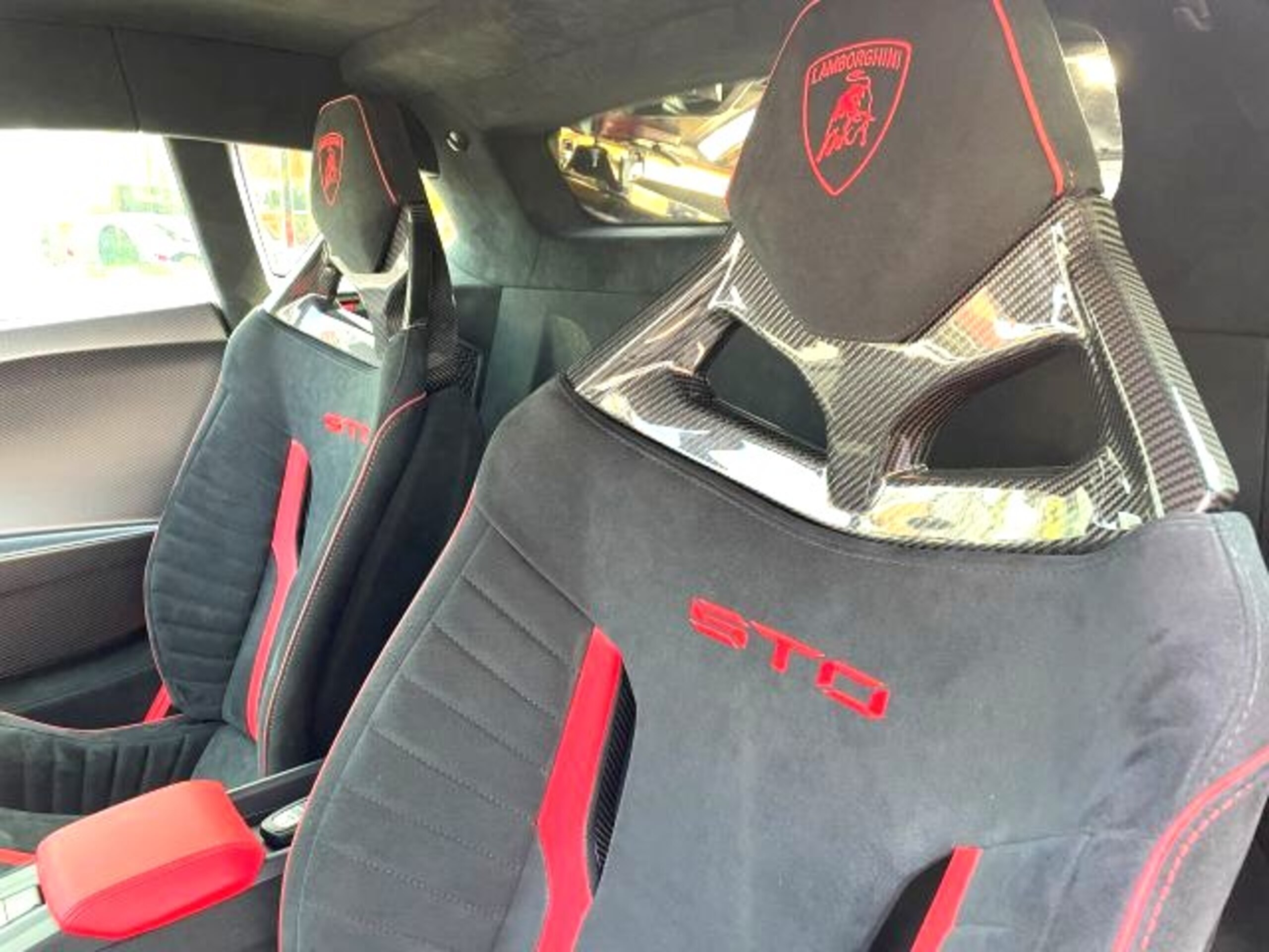 2022 Lamborghini Huracán STO — Photo 11 / 19