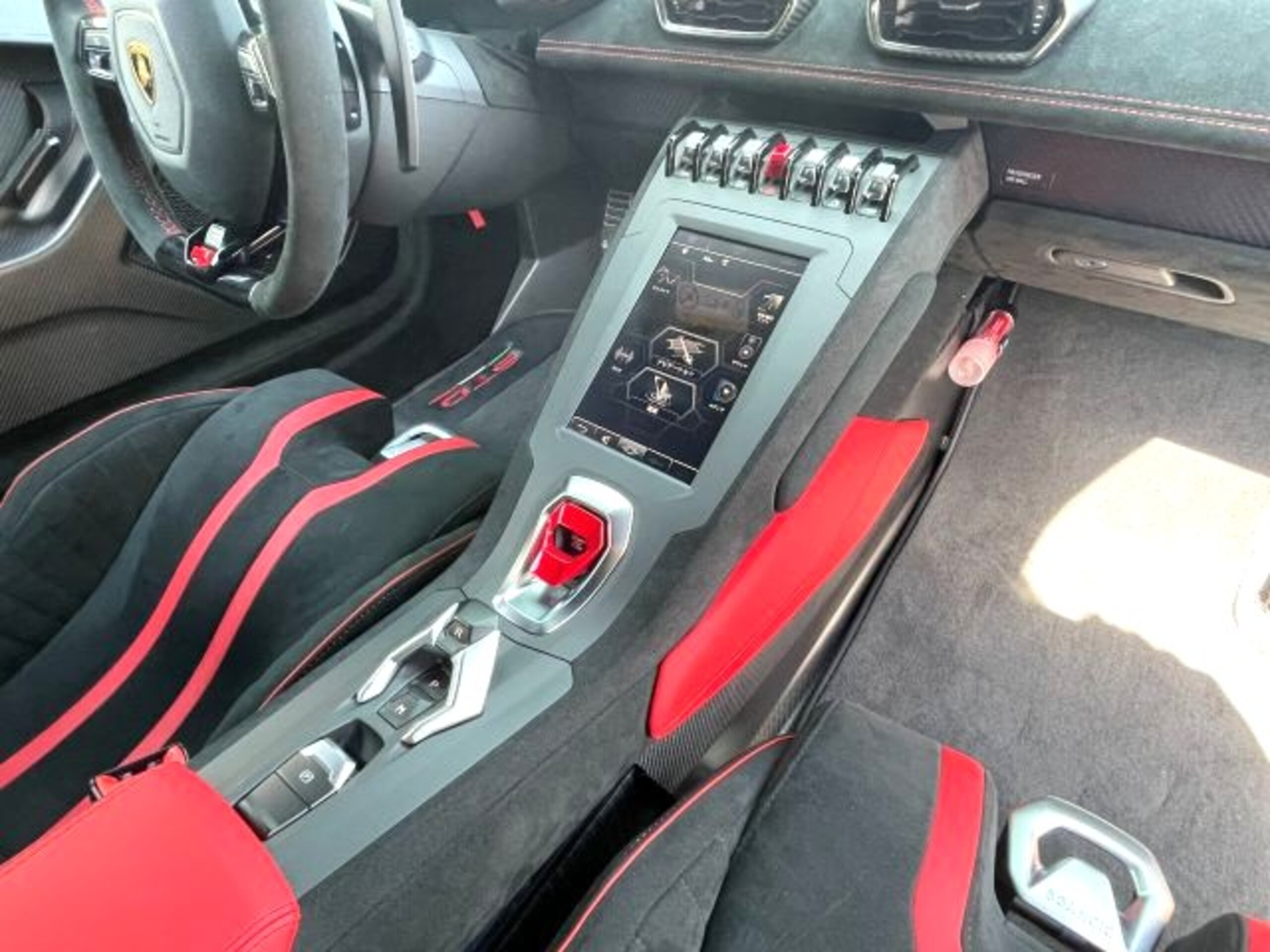 2022 Lamborghini Huracán STO — Photo 13 / 19