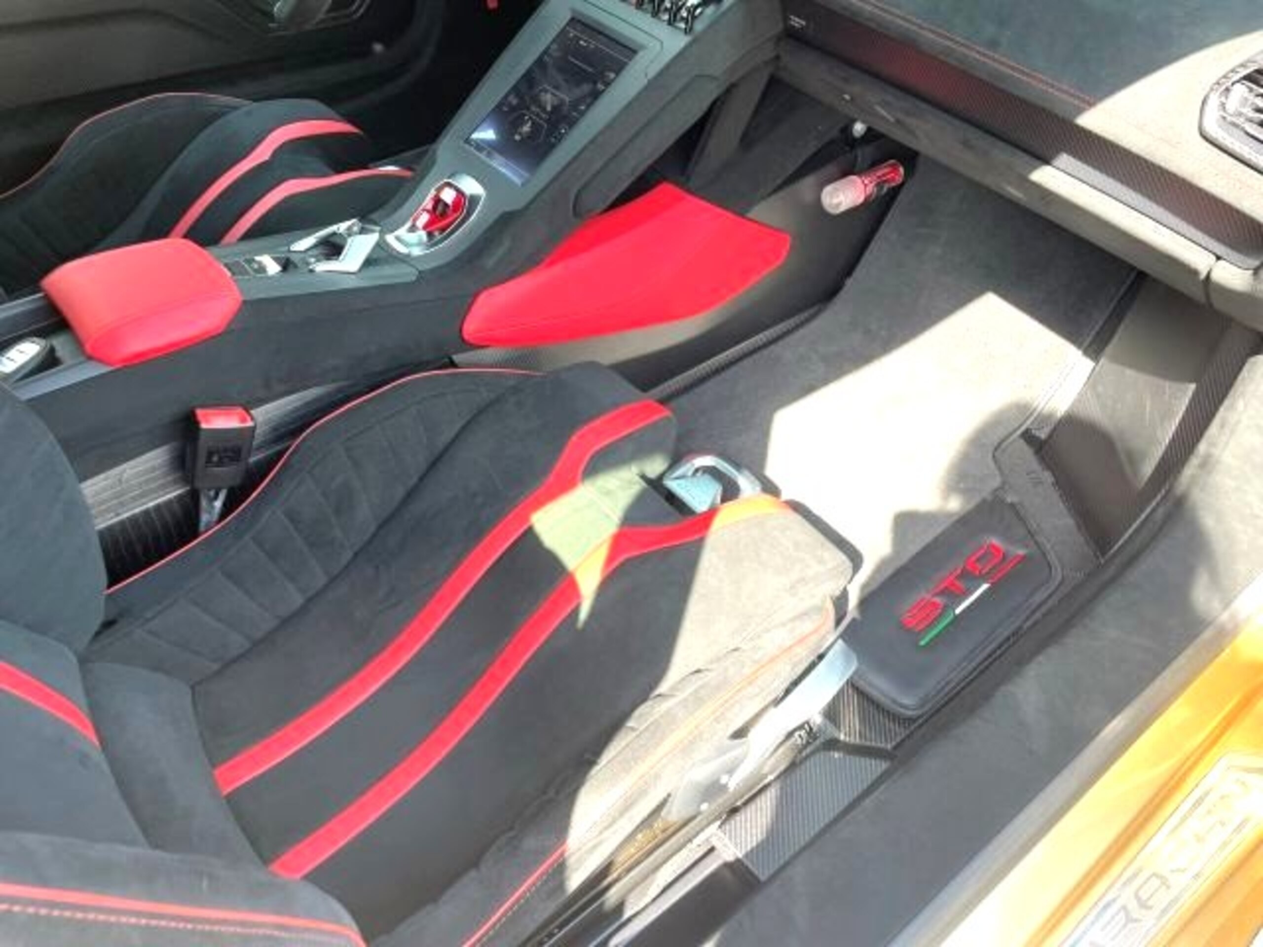 2022 Lamborghini Huracán STO — Photo 15 / 19